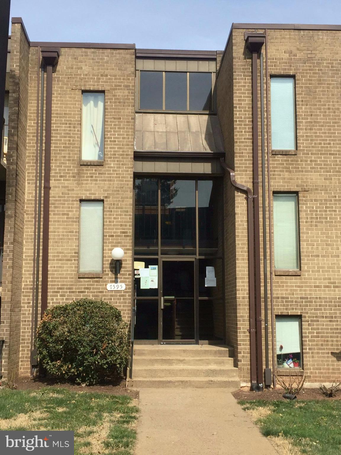 SUMMERTREE CONDO APTS - Residential