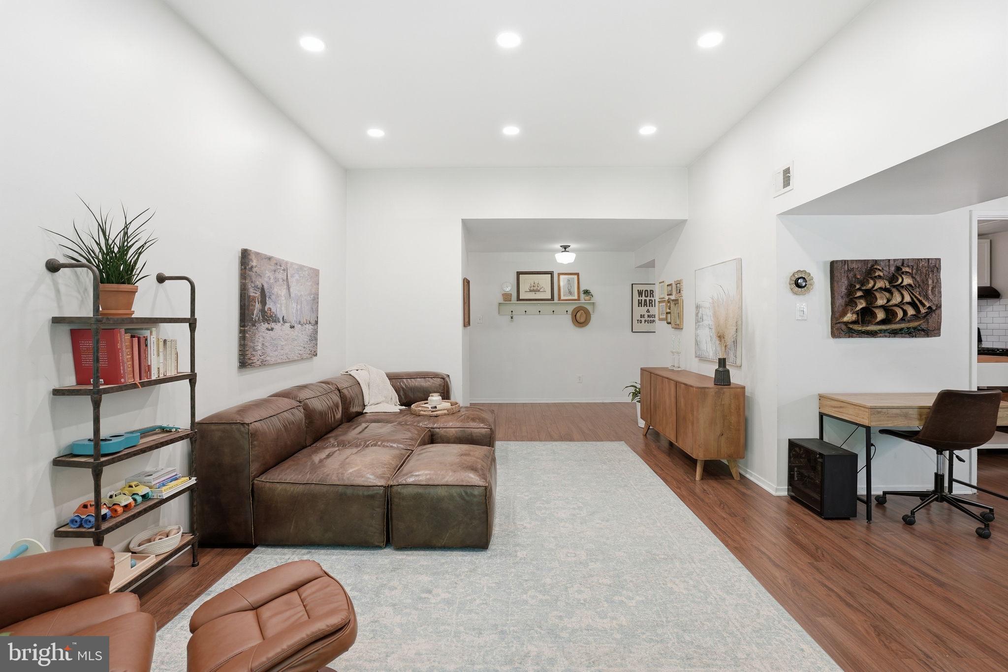 1663 PARKCREST CIRCLE #5B/300