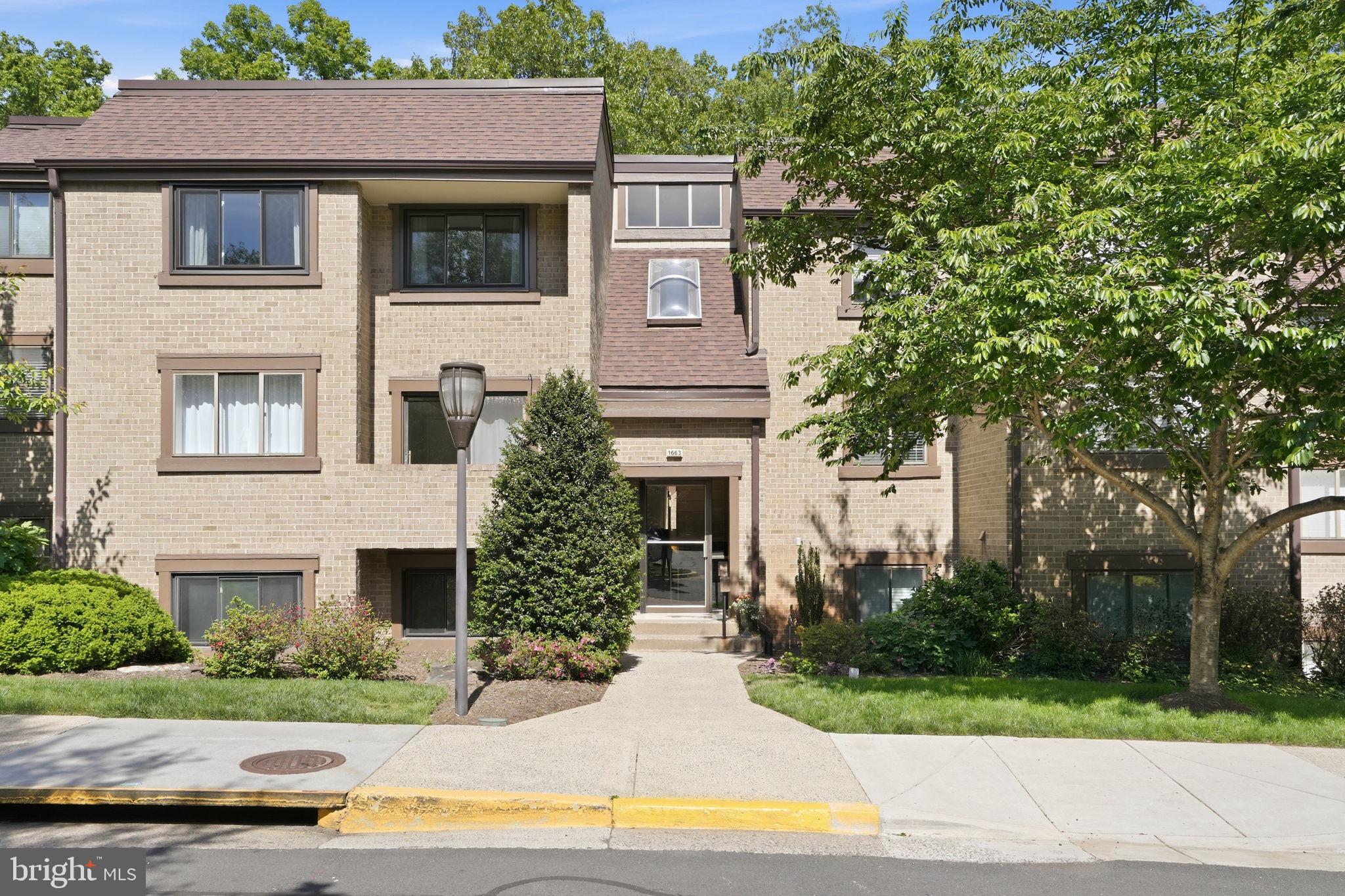 1663 PARKCREST CIRCLE #5B/300