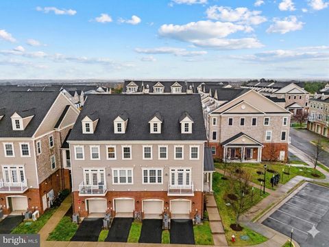 Condo For Sale - 42558 Sunset Ridge Square<br/> ASHBURN, VA 20148