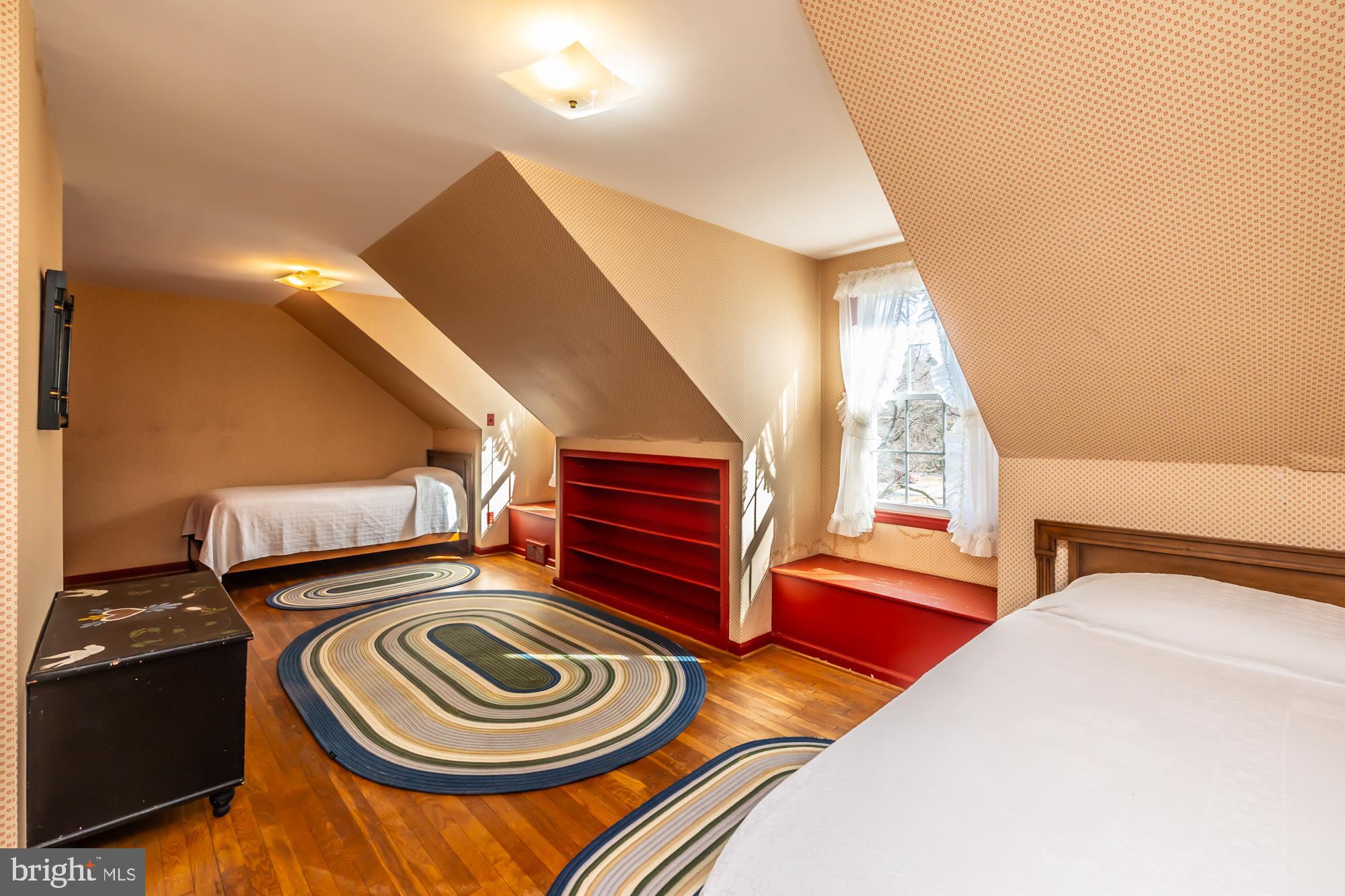 HOOPES PARK - Residential