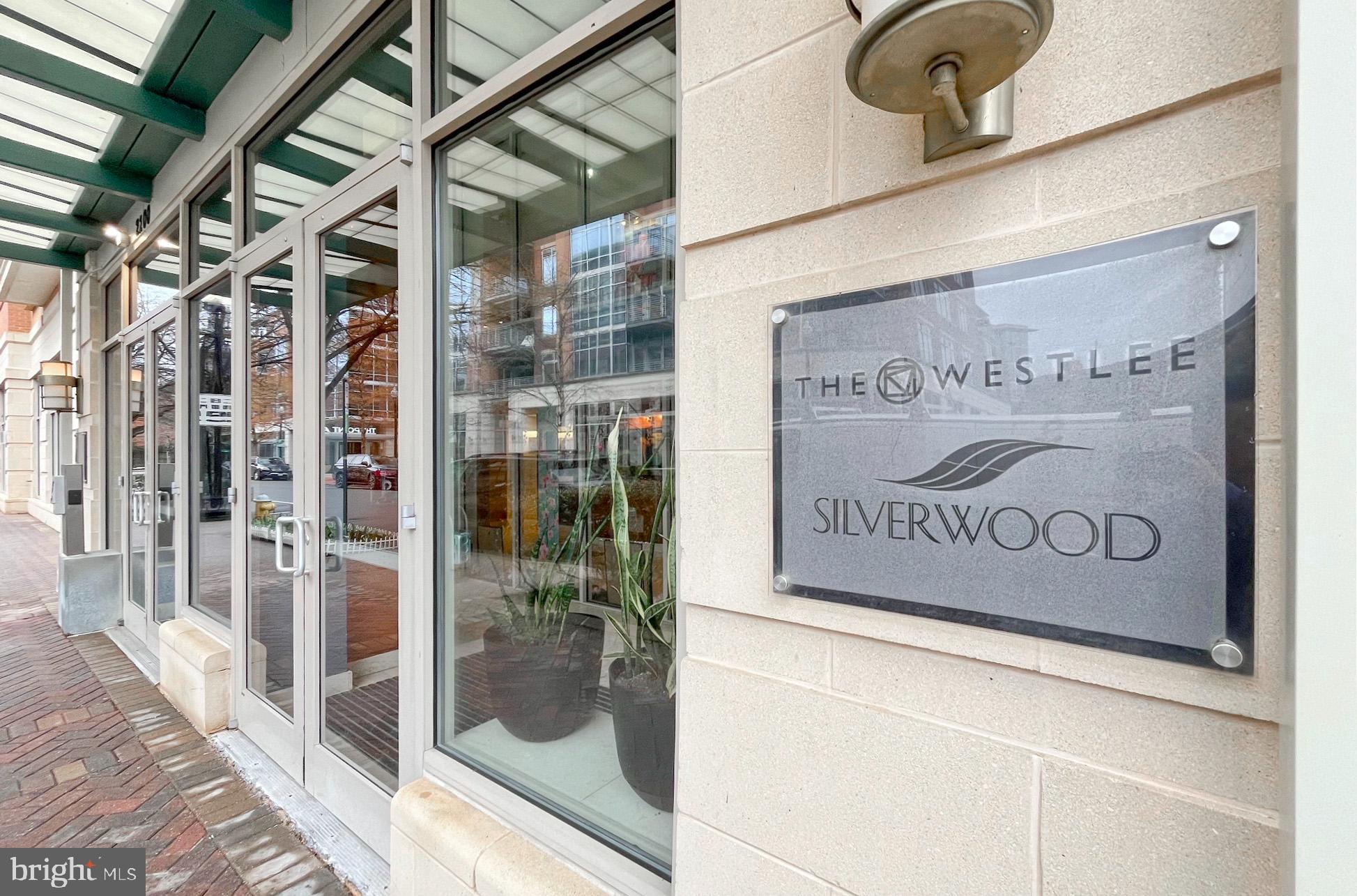 2200 N WESTMORELAND STREET 303