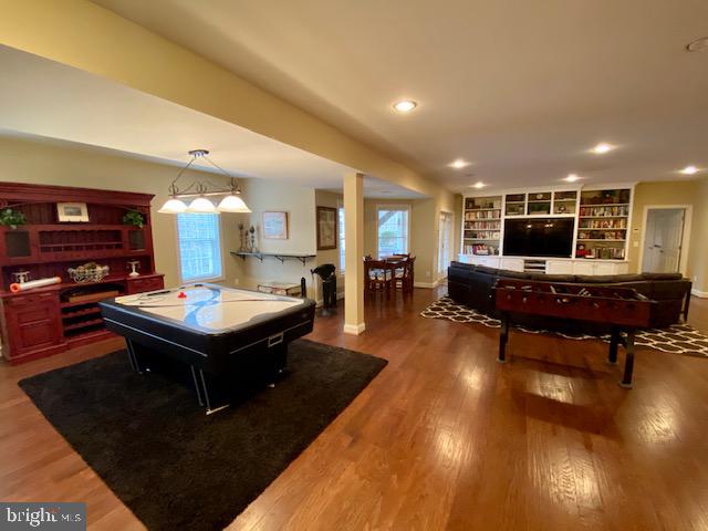 CEDAR CREST - Residential