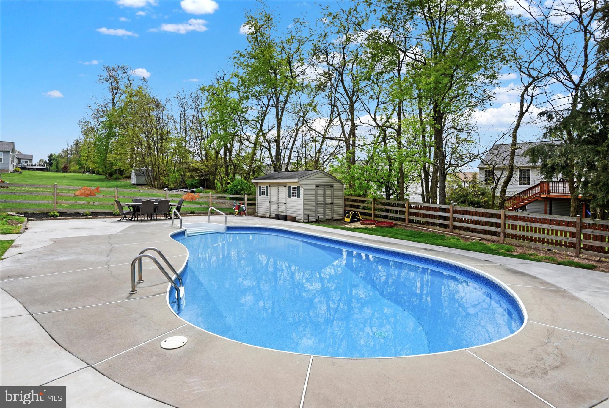 MEADOWBROOK - Residential