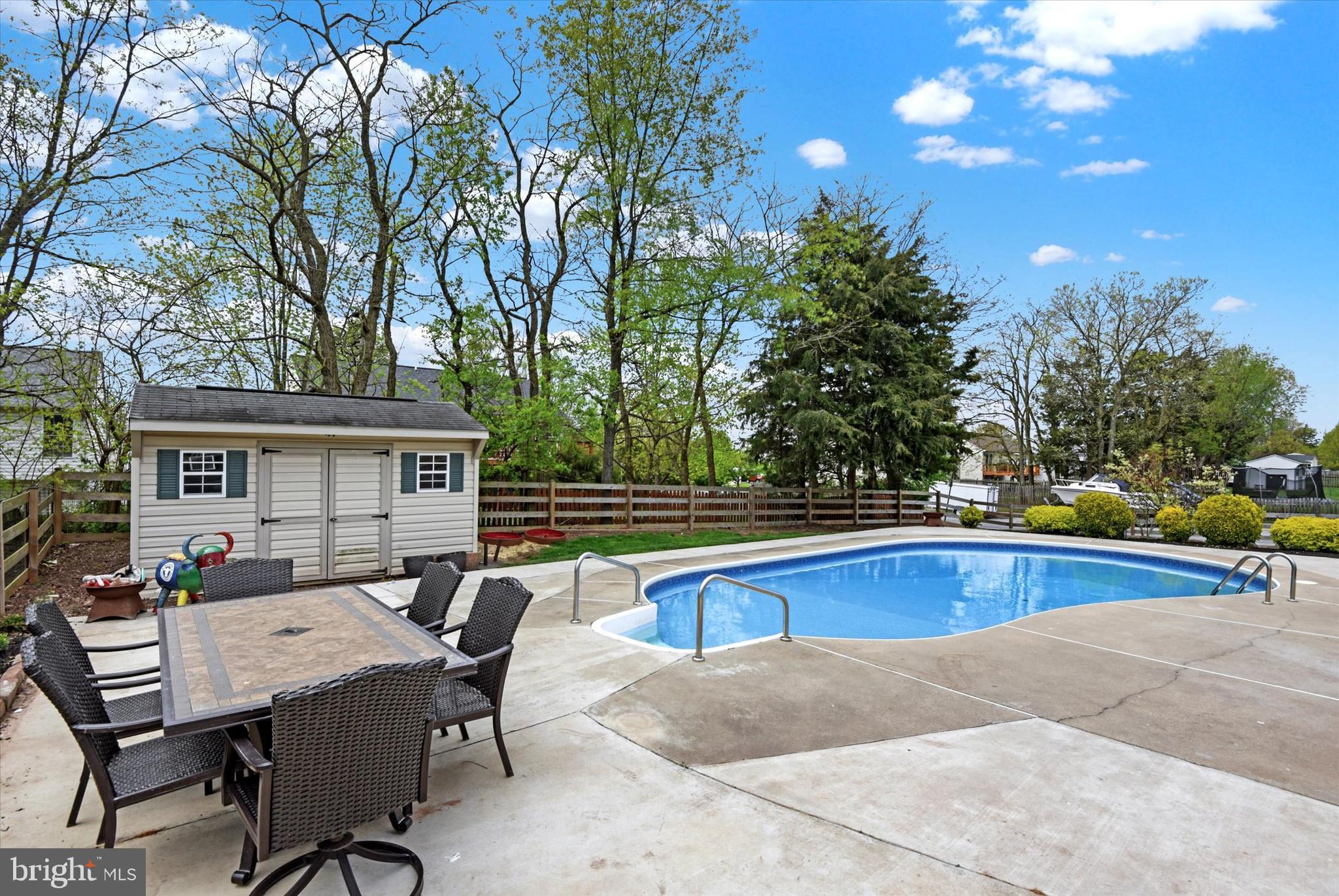 MEADOWBROOK - Residential