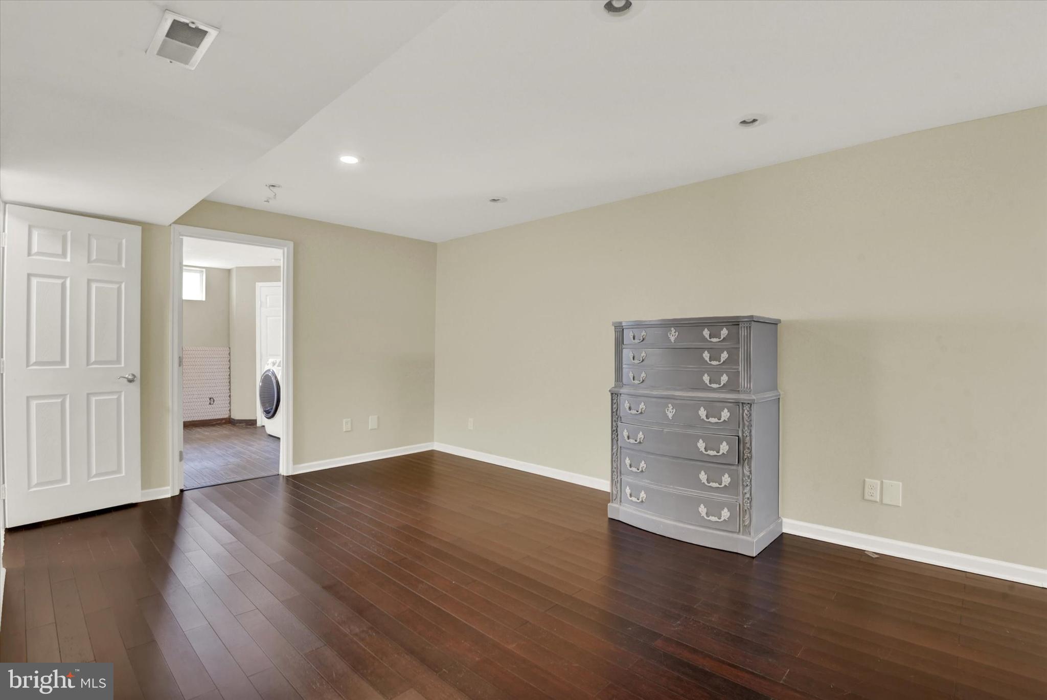 MEADOWBROOK - Residential