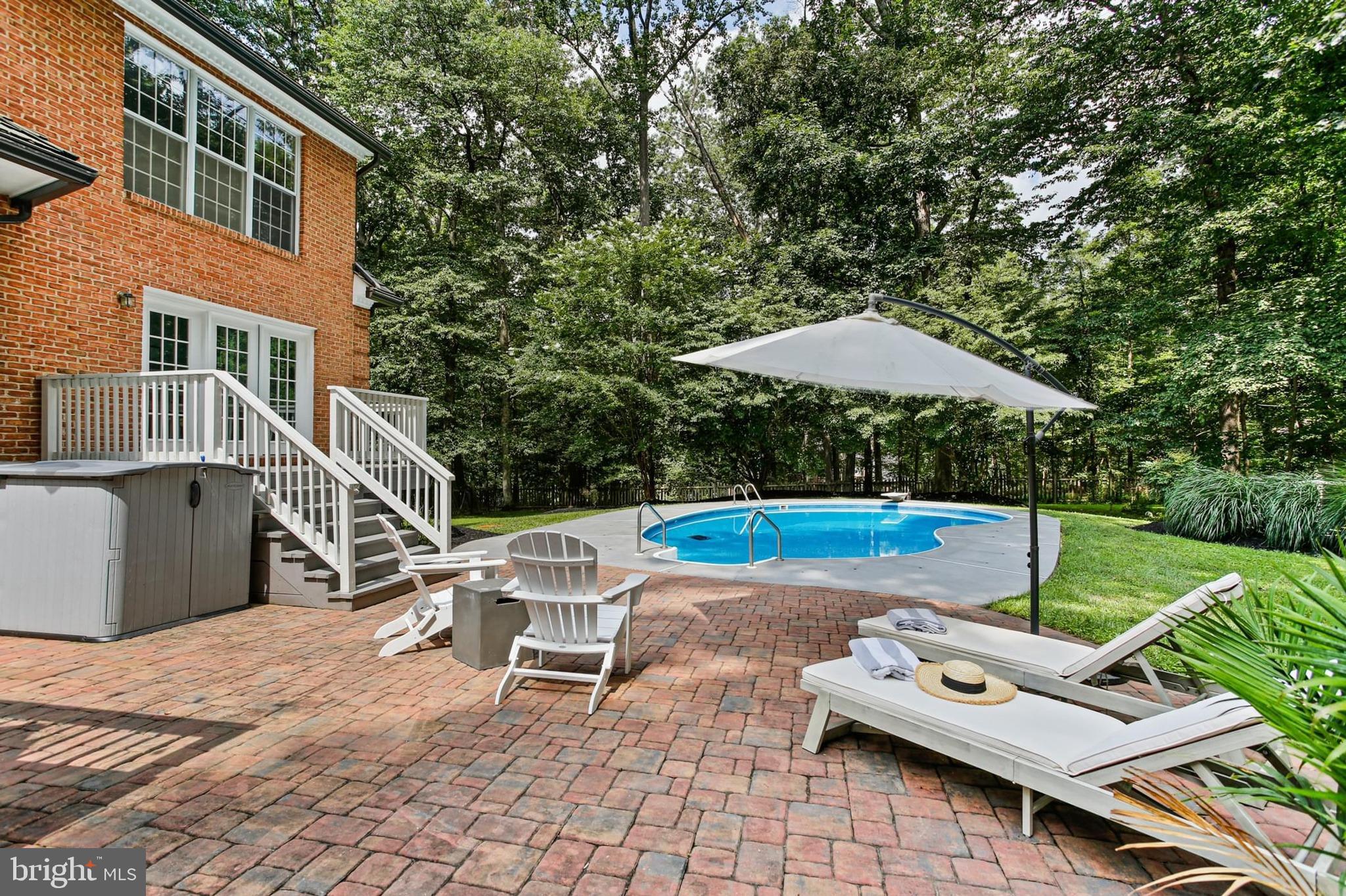 TRIADELPHIA WOODS - Residential