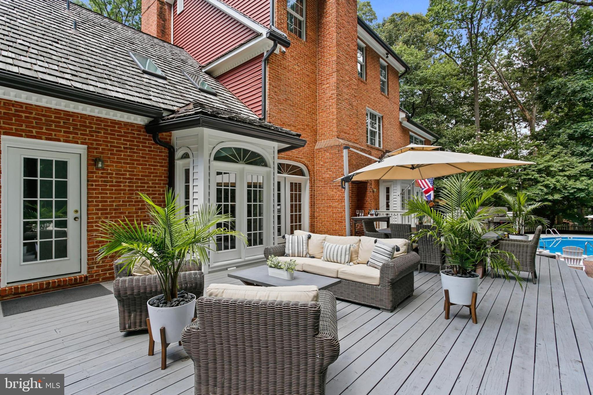 TRIADELPHIA WOODS - Residential