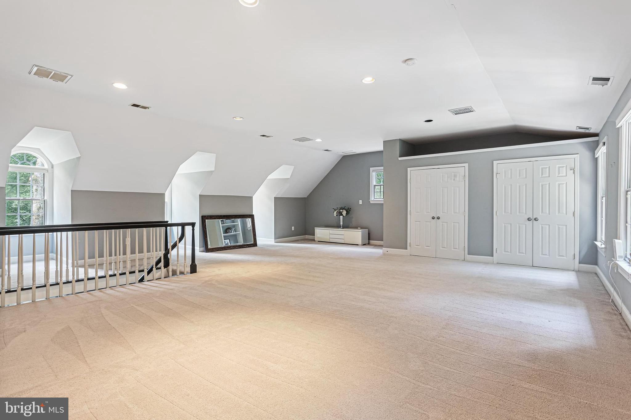 TRIADELPHIA WOODS - Residential