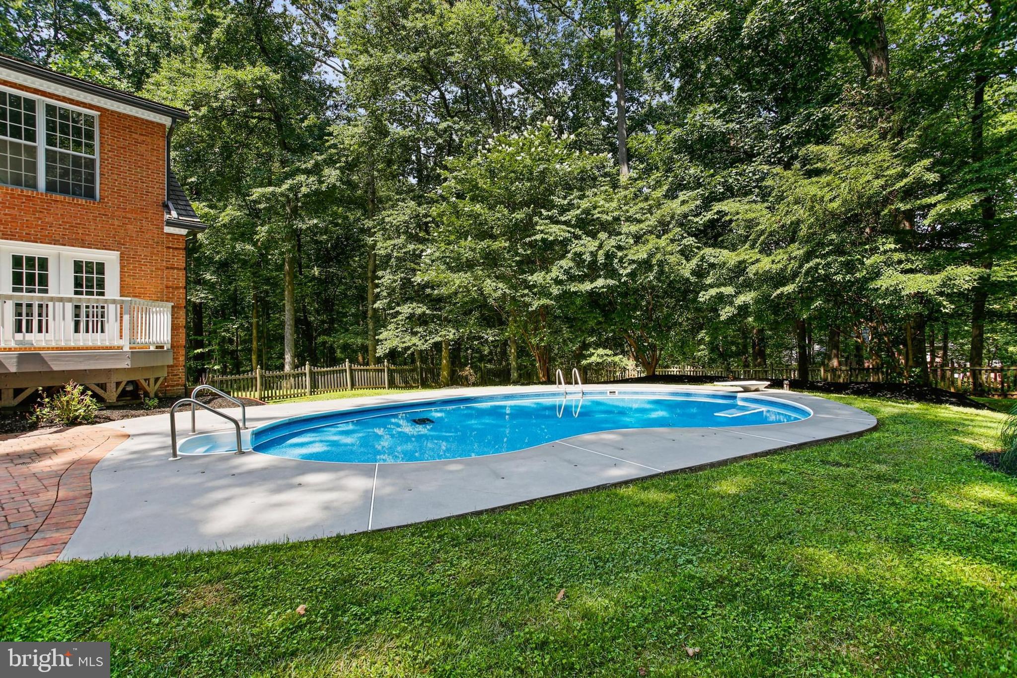 TRIADELPHIA WOODS - Residential