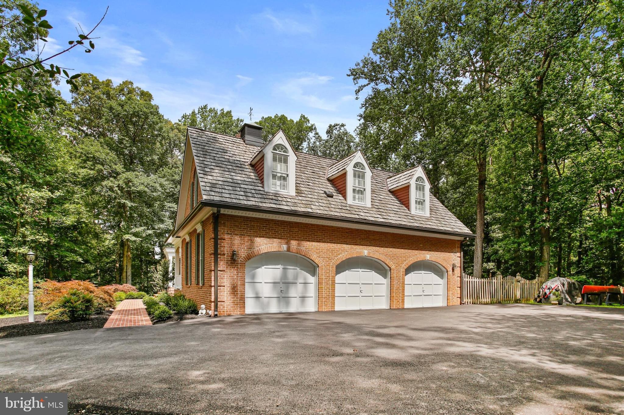 TRIADELPHIA WOODS - Residential