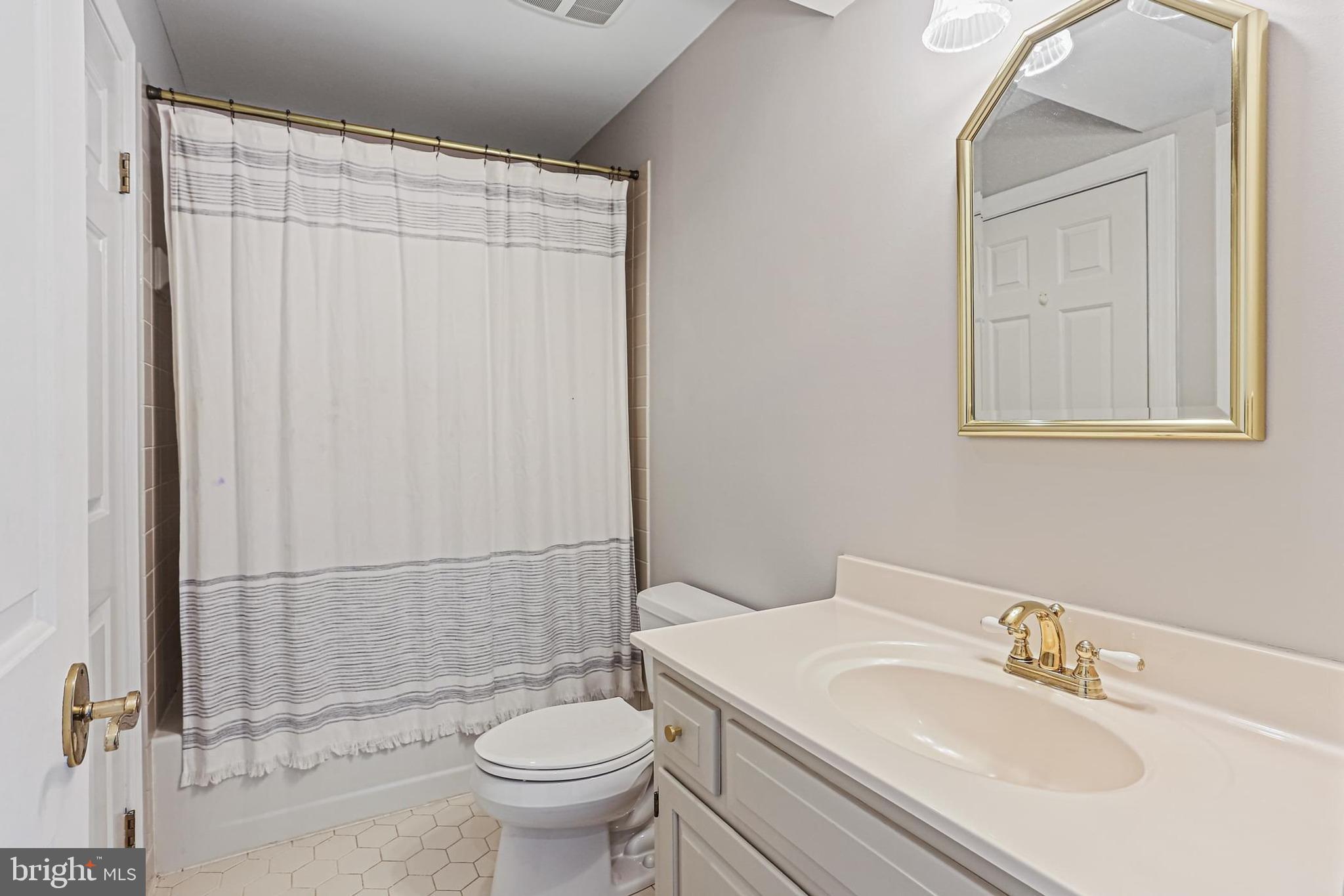 TRIADELPHIA WOODS - Residential