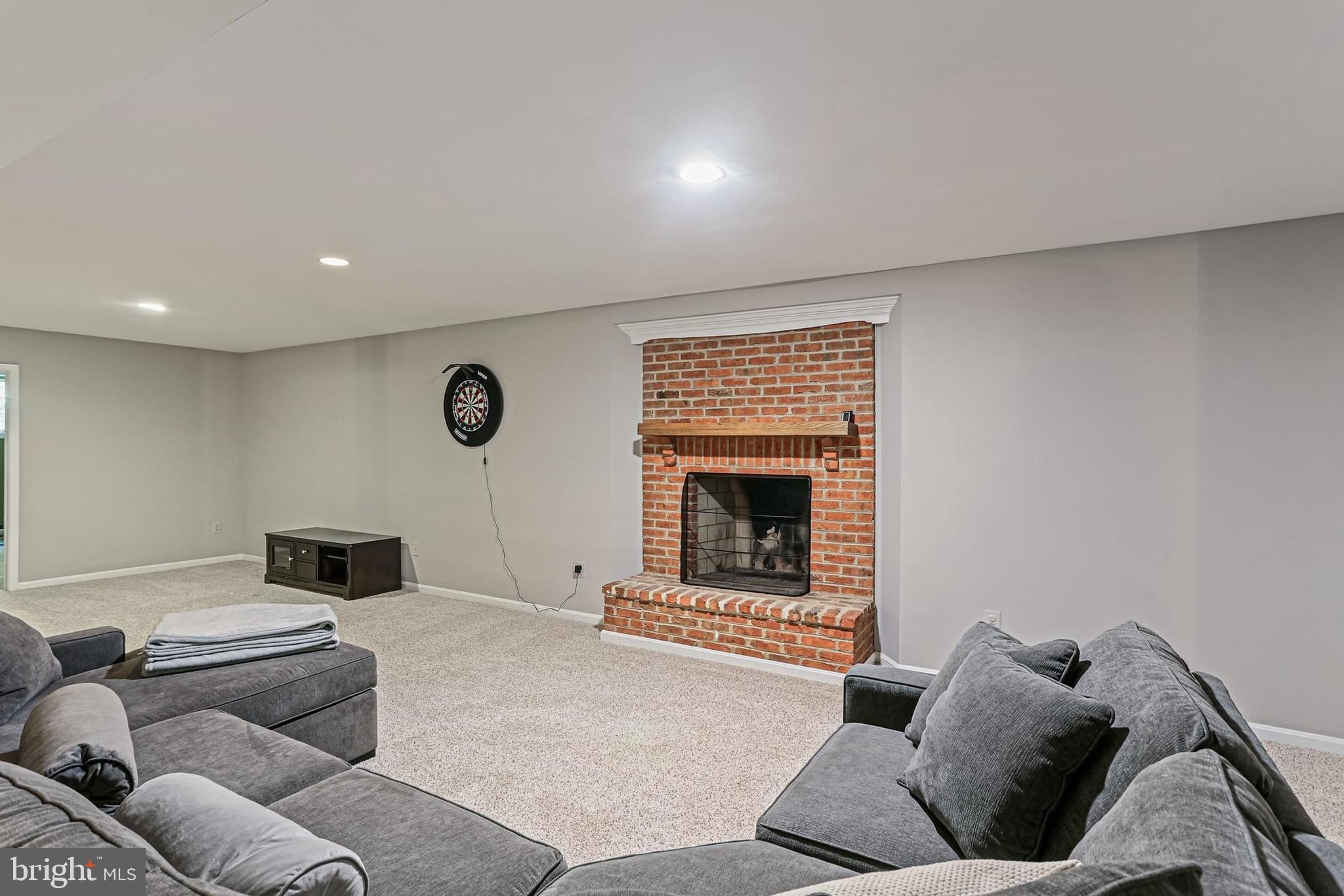 TRIADELPHIA WOODS - Residential