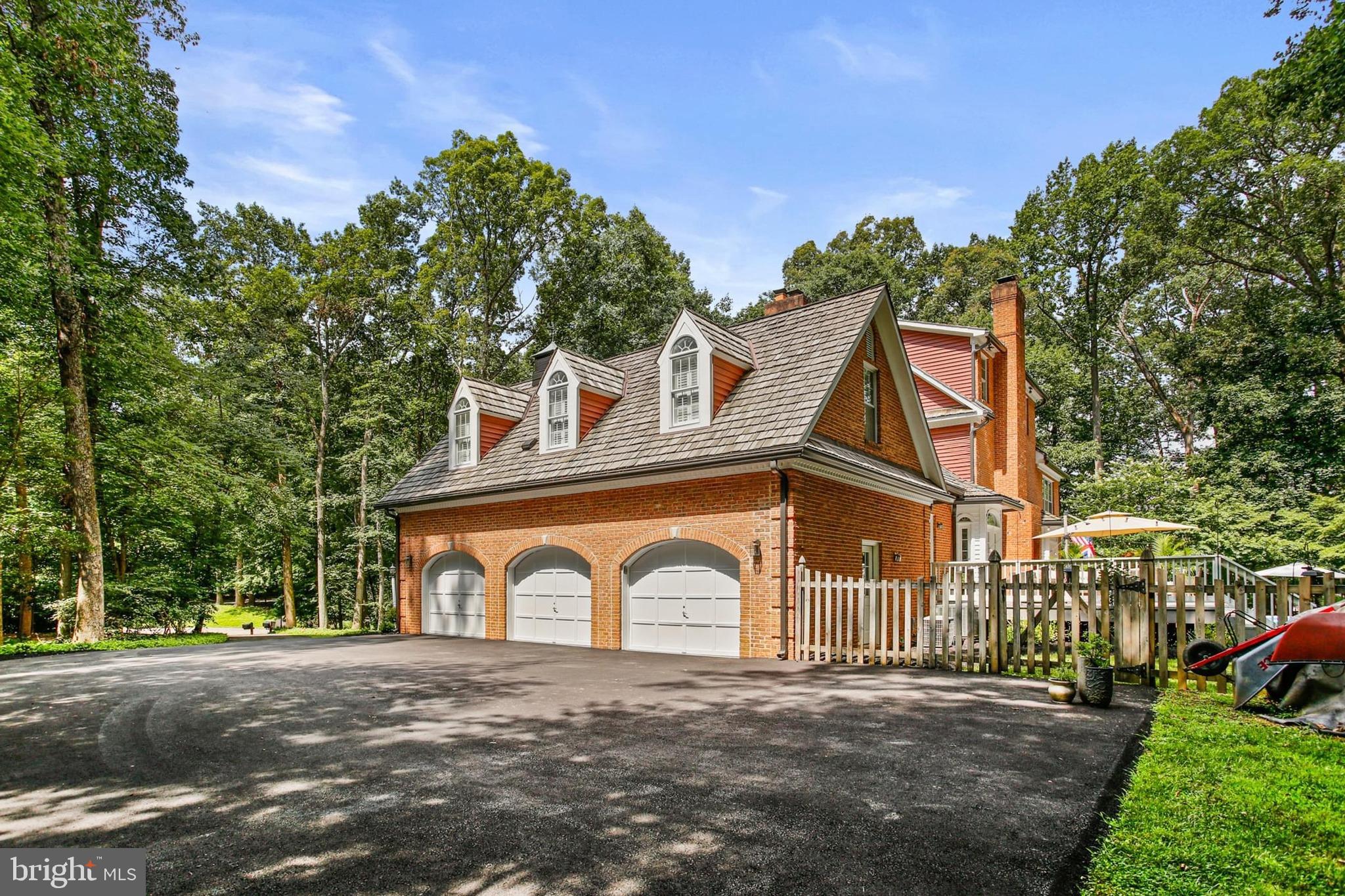 TRIADELPHIA WOODS - Residential