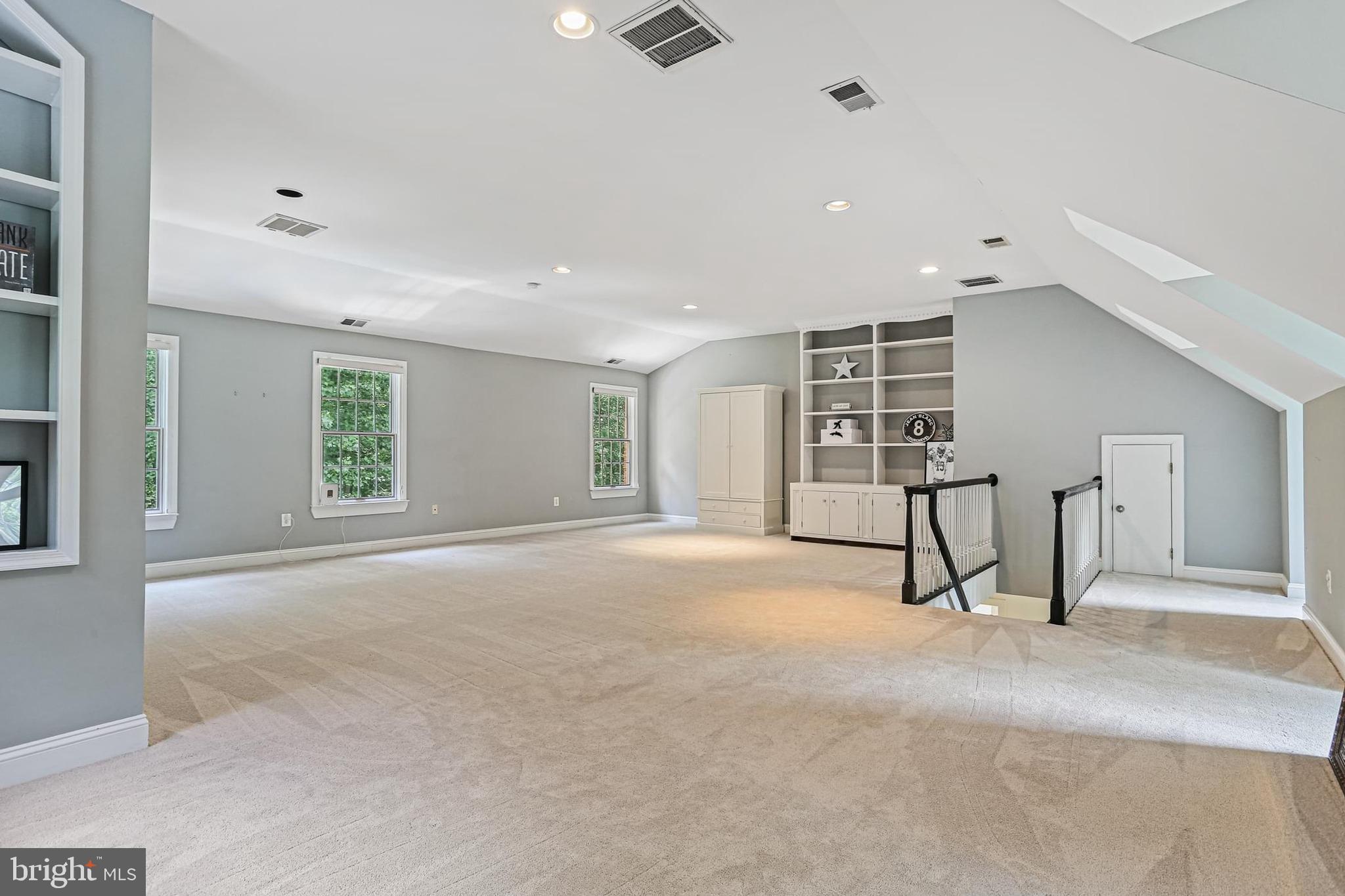 TRIADELPHIA WOODS - Residential