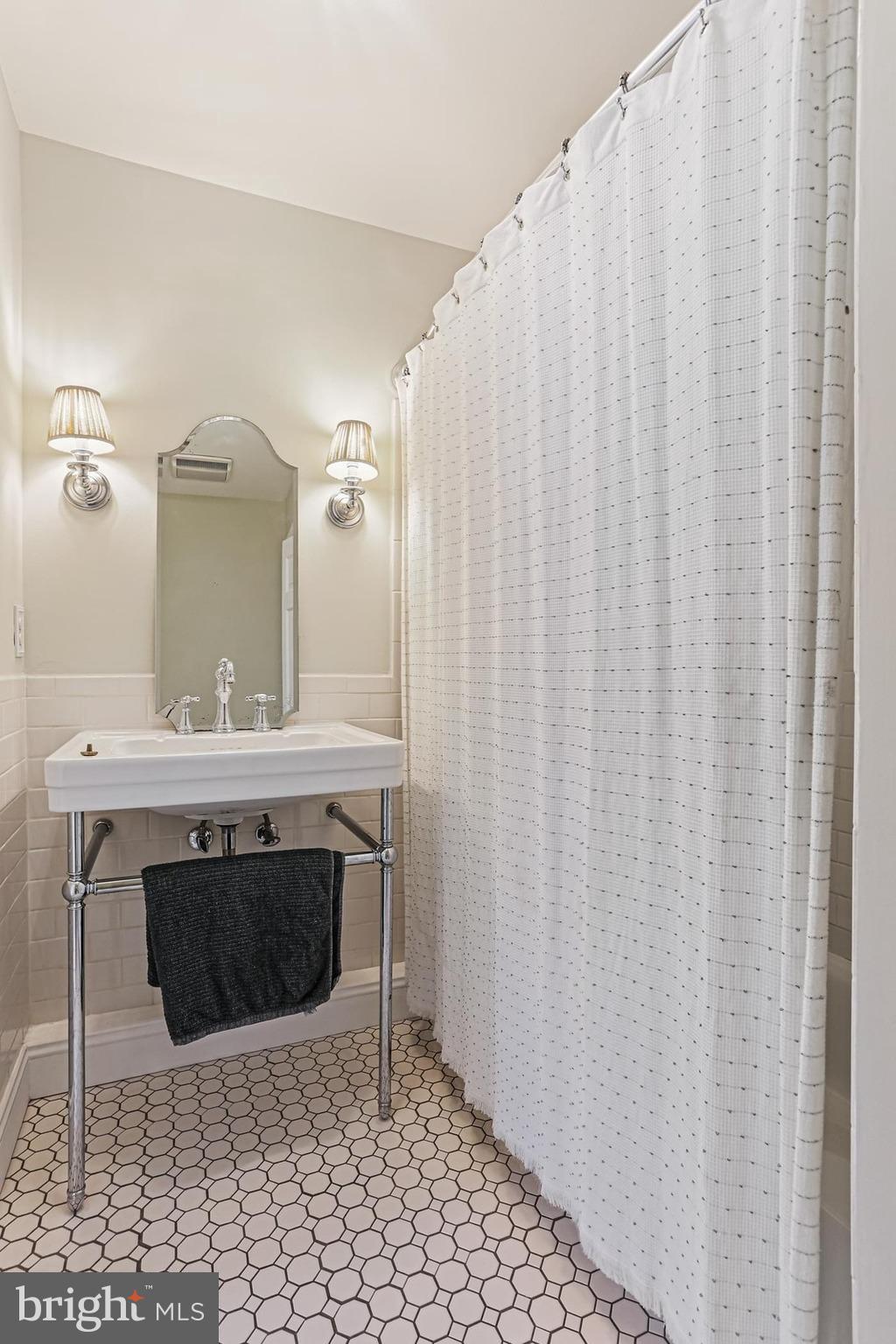 TRIADELPHIA WOODS - Residential