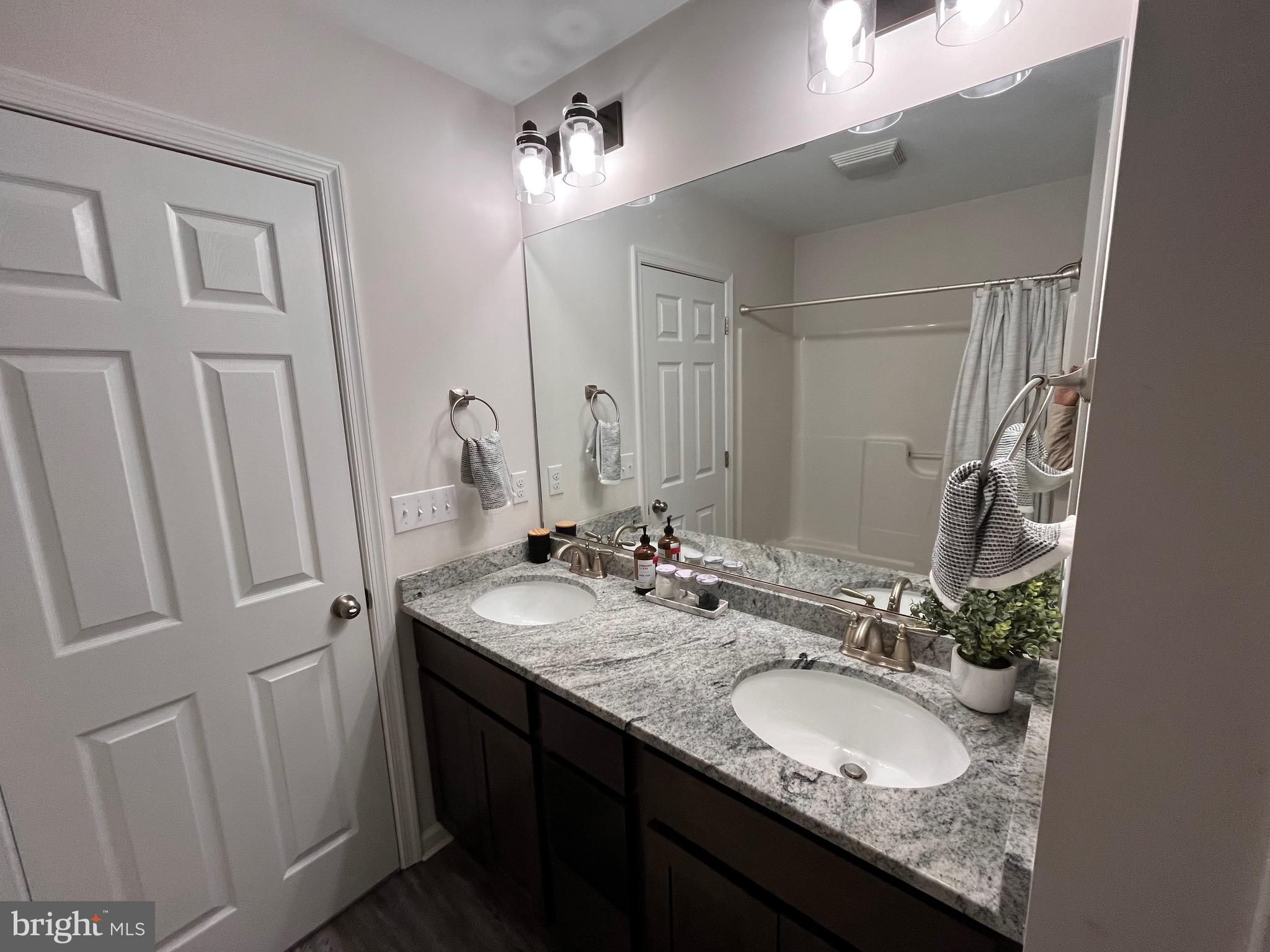 ARCADIA VILLAGE - Residential