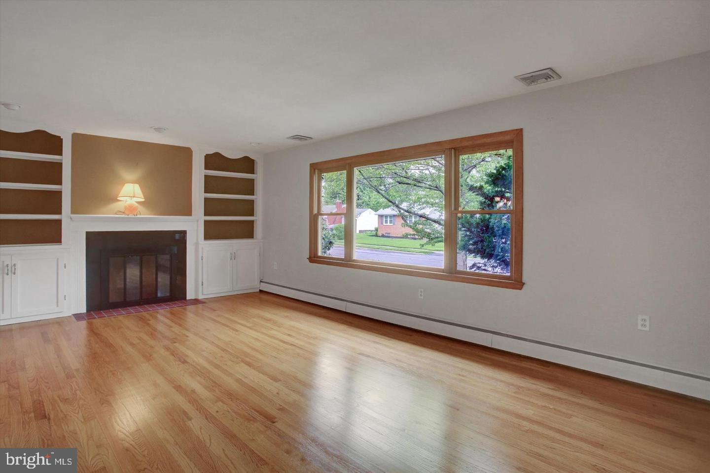 212 E WALNUT STREET