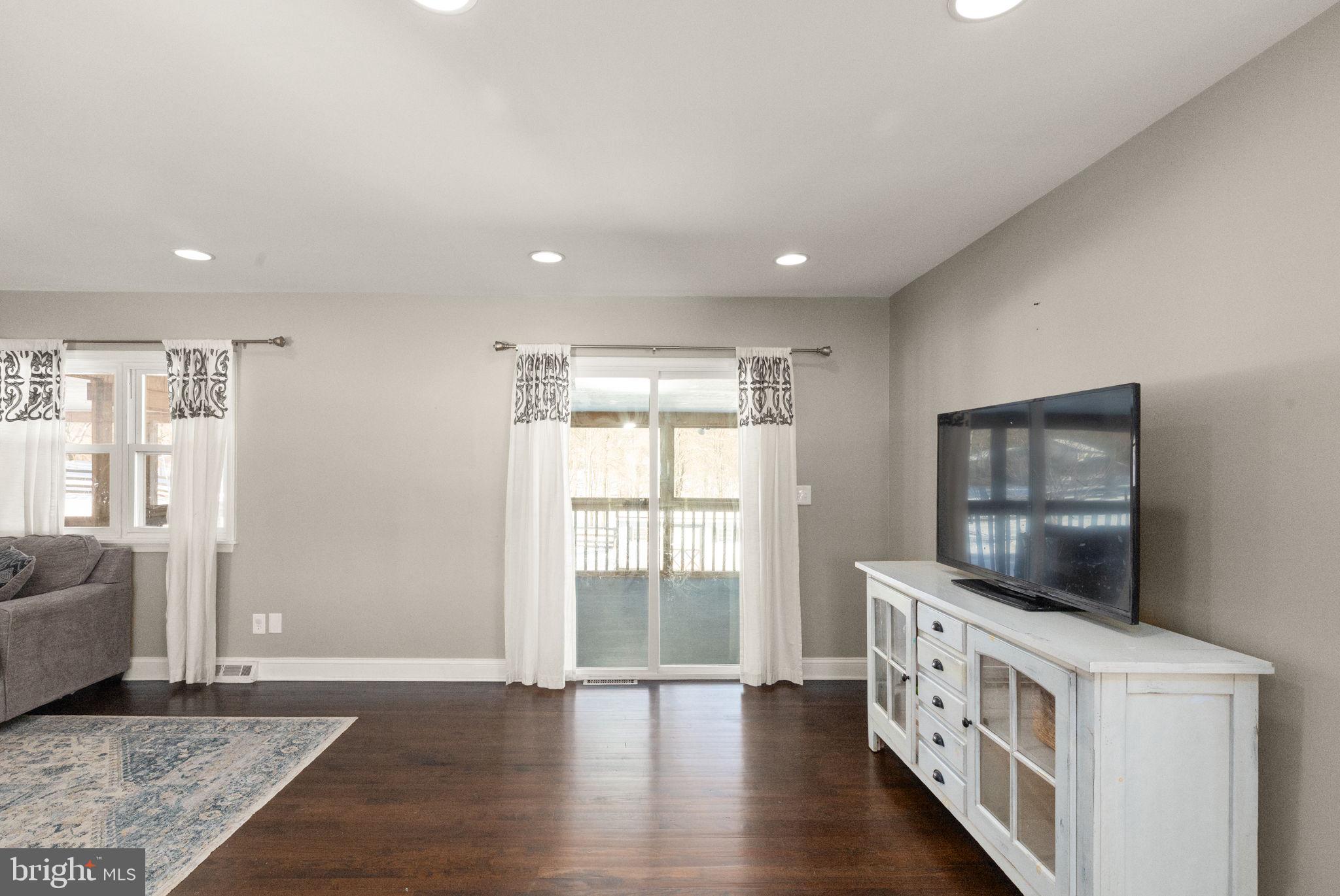 NORTHAMPTON - Residential