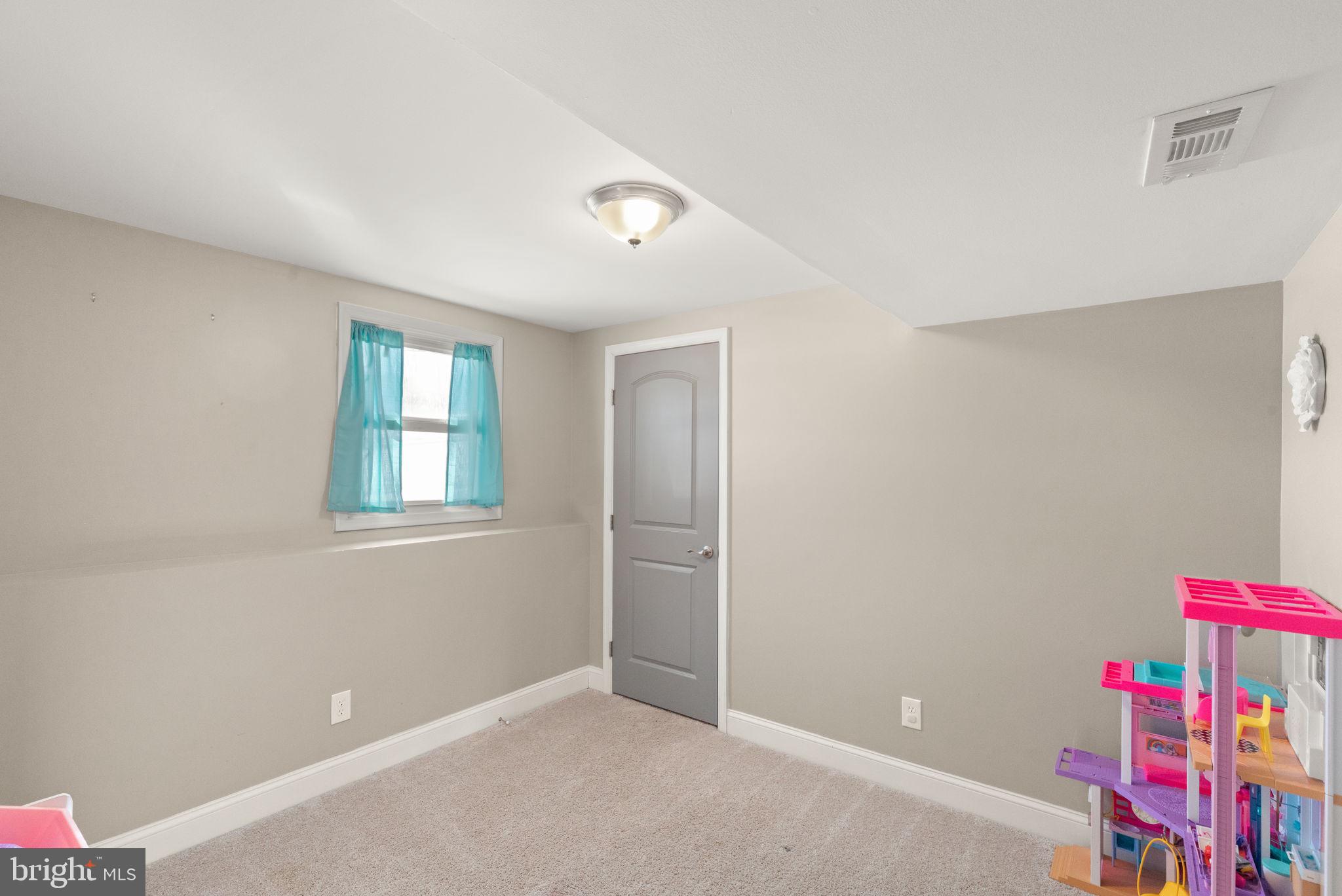 NORTHAMPTON - Residential