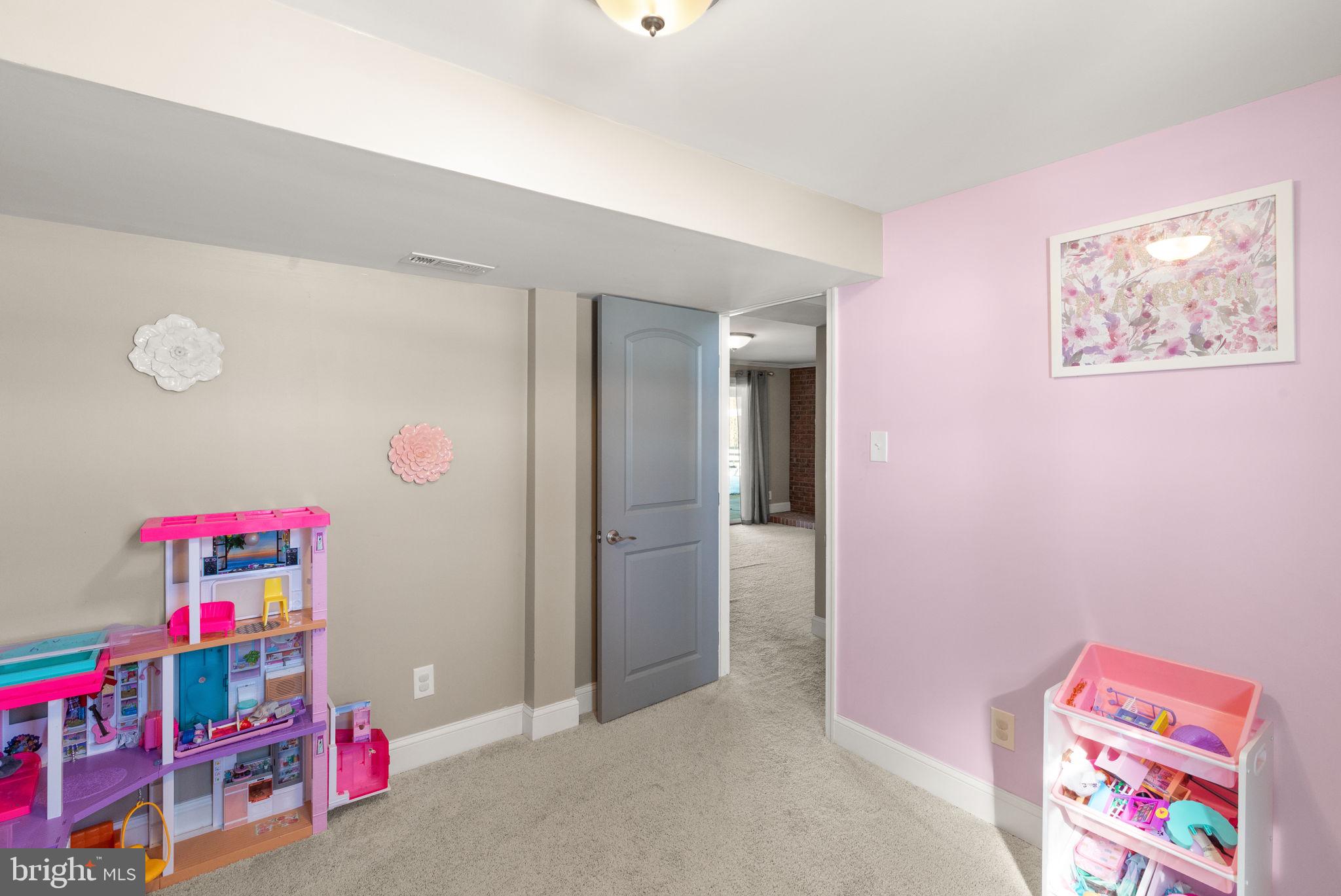 NORTHAMPTON - Residential