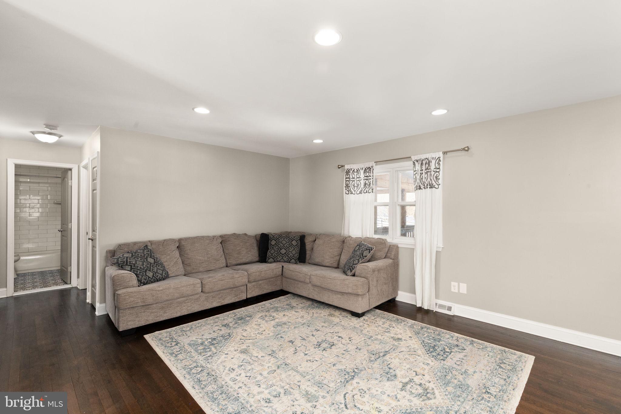 NORTHAMPTON - Residential