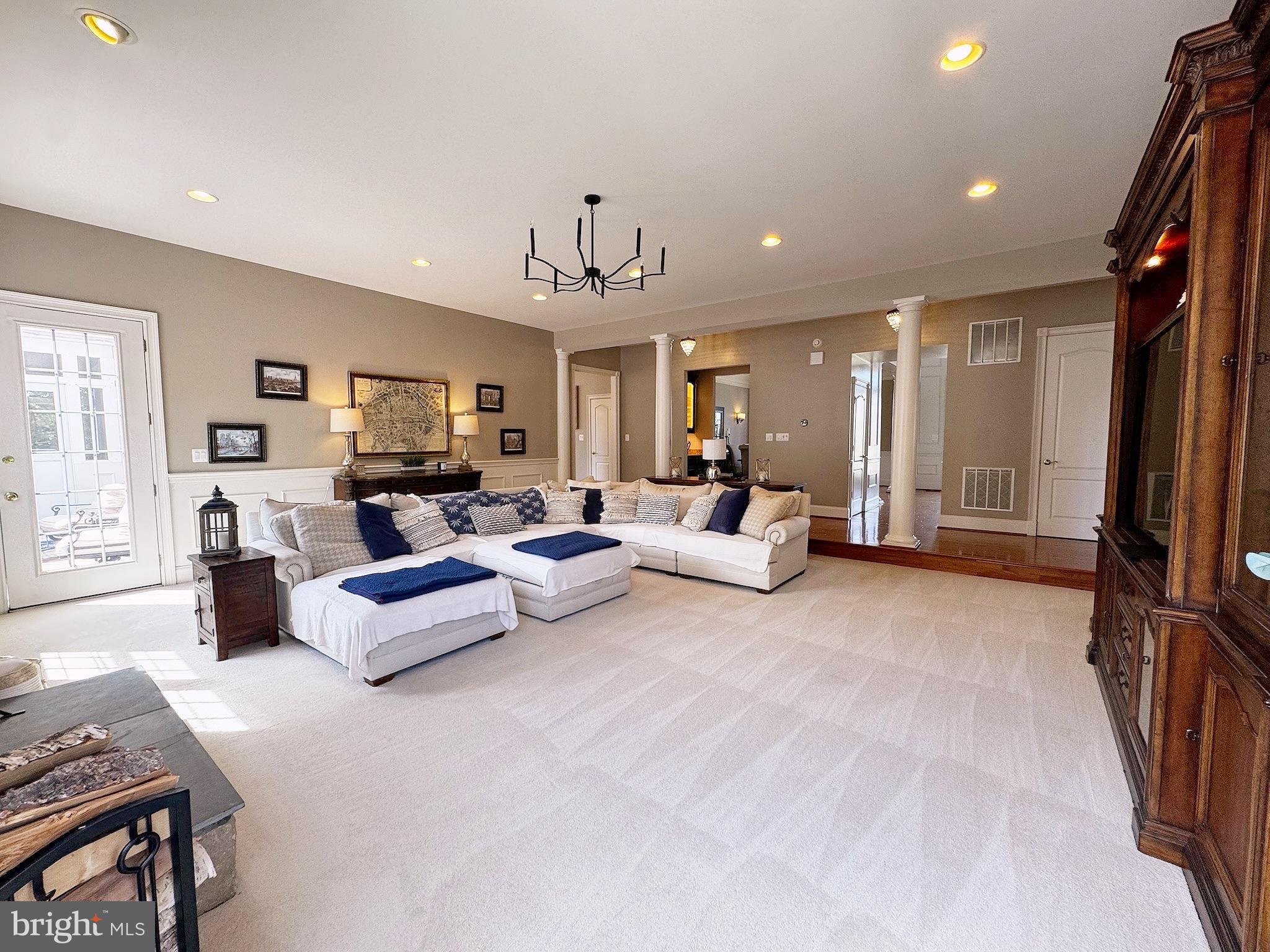 LOUDOUN VALLEY ESTATES - Residential