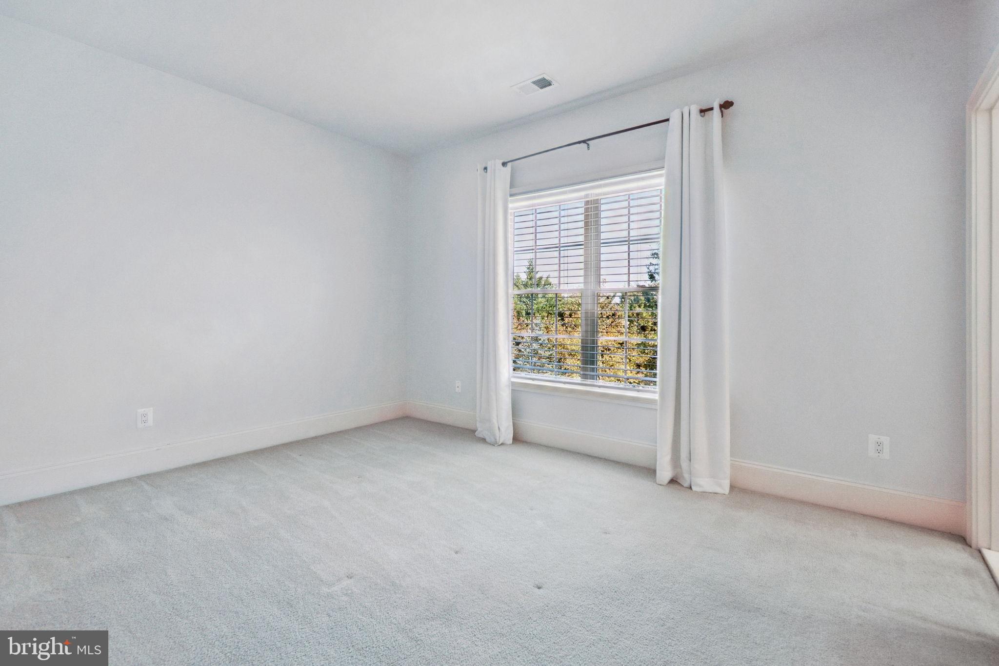 LOUDOUN VALLEY ESTATES - Residential