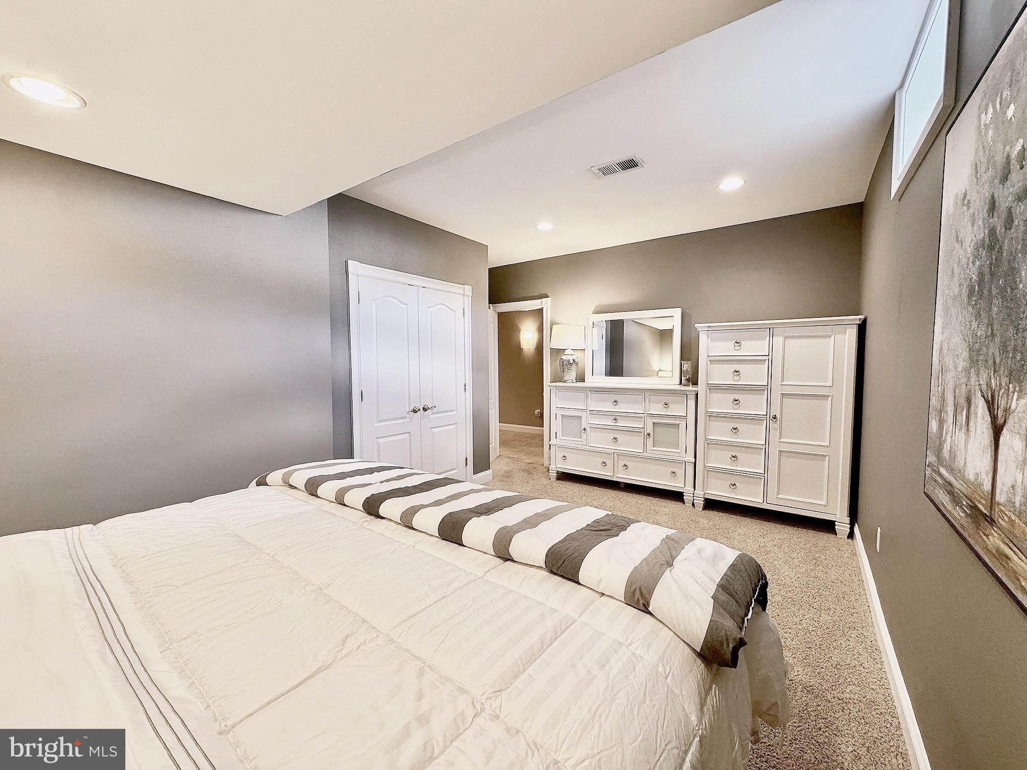 LOUDOUN VALLEY ESTATES - Residential