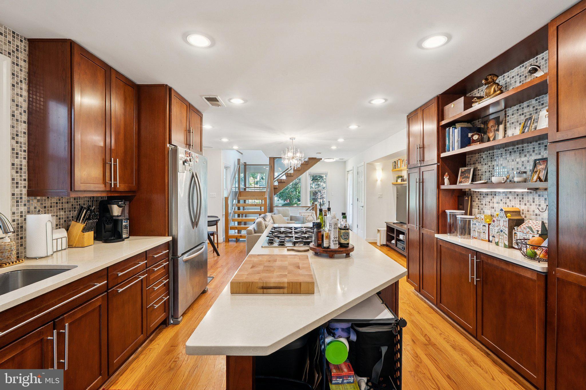 1432 CRESTRIDGE DRIVE