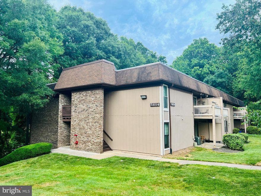 Beautiful condo for sale. This property has many upgrades throughout. It offers two bedrooms, a full bathroom, large Living room/dining room combo.  Washer and dryer in the unit. Large balcony overlooking mature trees.  Great location near major routes, shopping and restaurants.