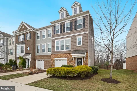 8898 Englewood Farms Drive, Manassas, VA MLS: VAPW2110174