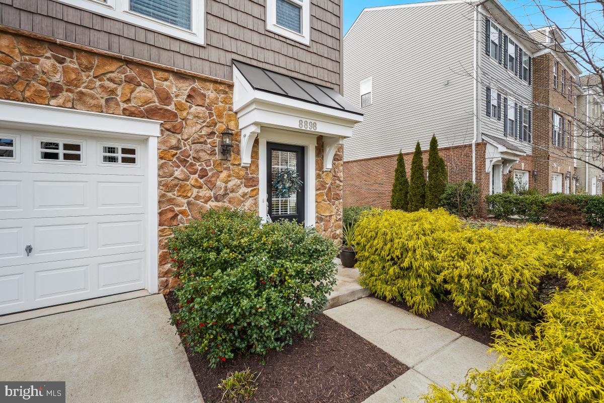 8898 ENGLEWOOD FARMS DRIVE