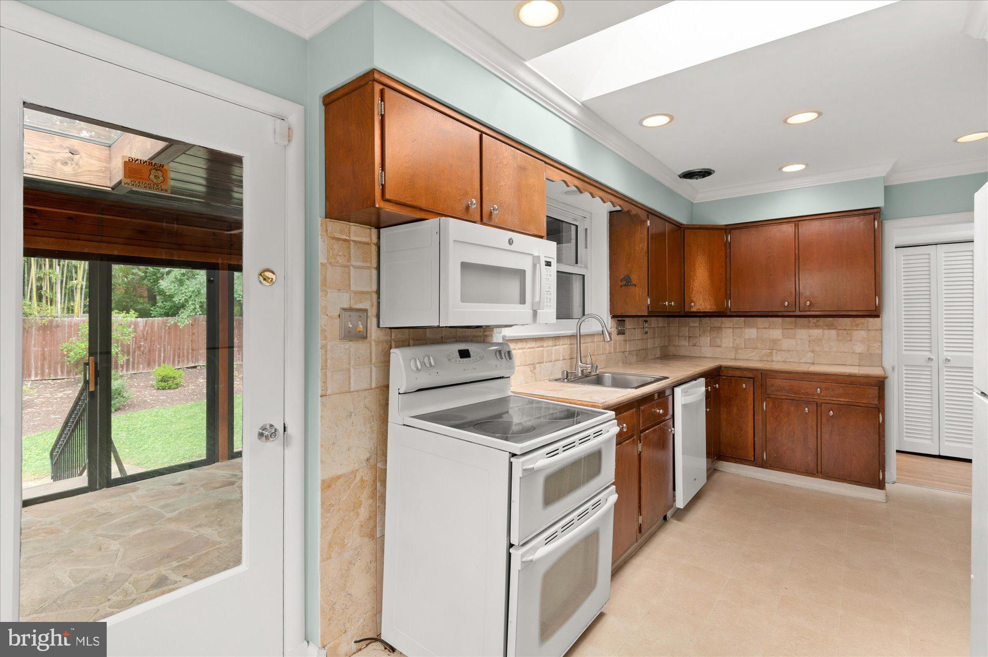 SOMERSET HEIGHTS - Residential Lease