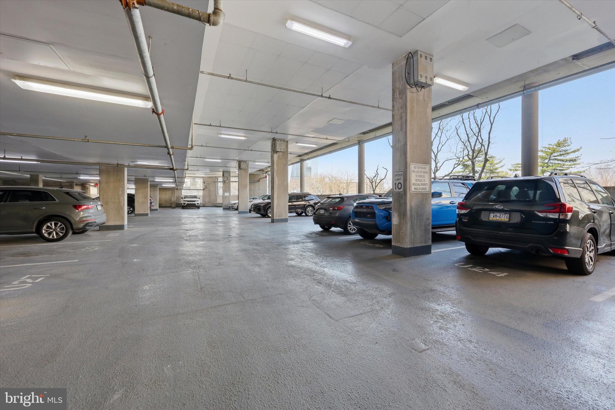 LOGAN SQUARE - Residential