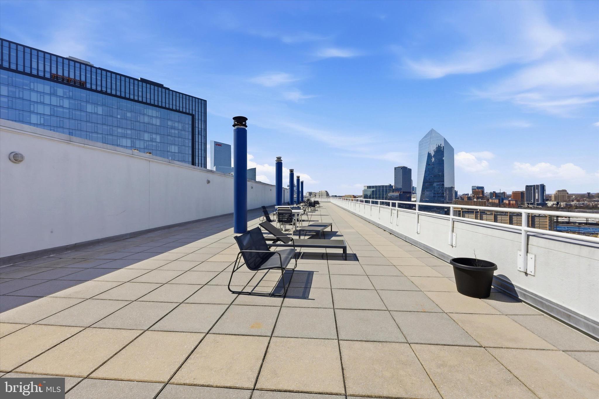 LOGAN SQUARE - Residential