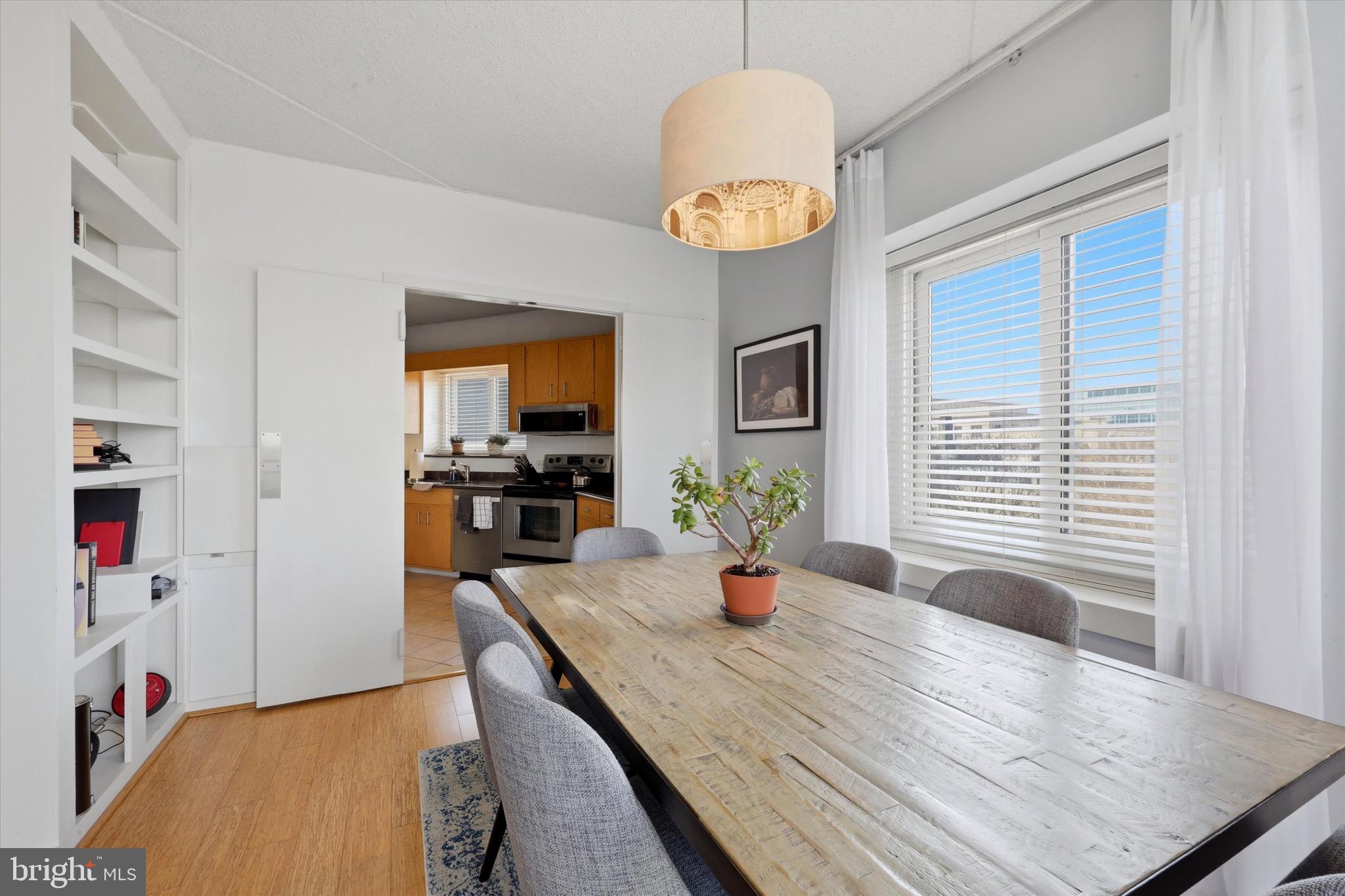 LOGAN SQUARE - Residential