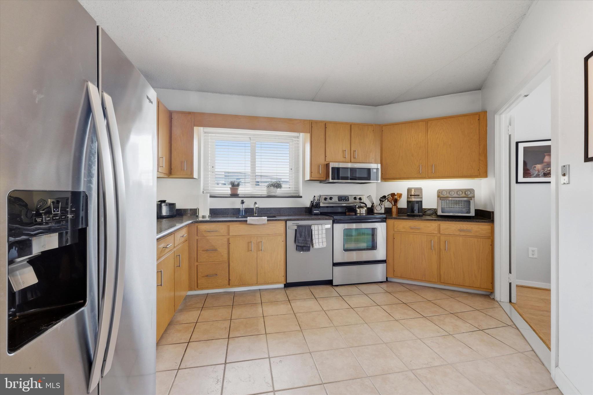 LOGAN SQUARE - Residential