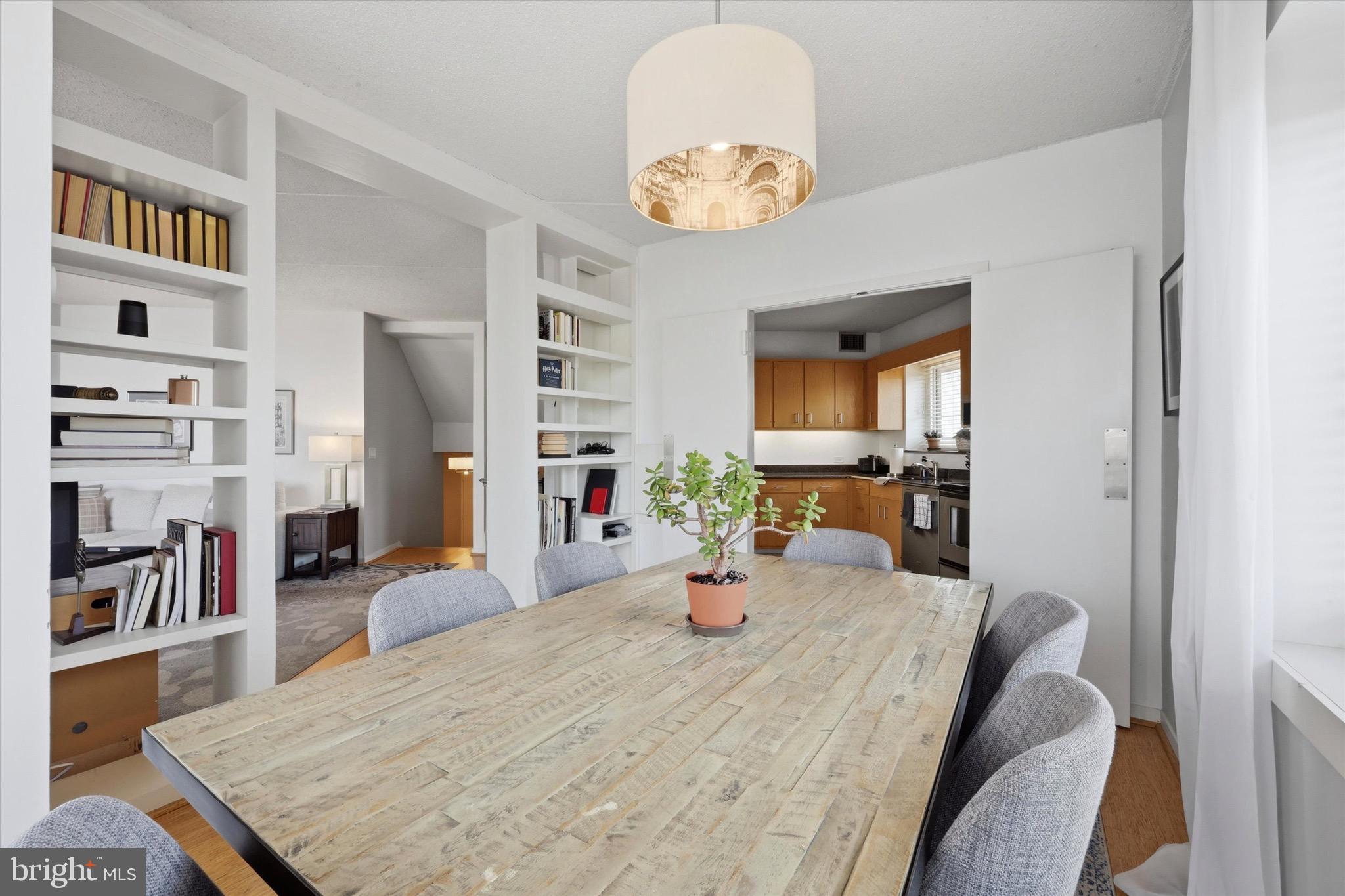 LOGAN SQUARE - Residential