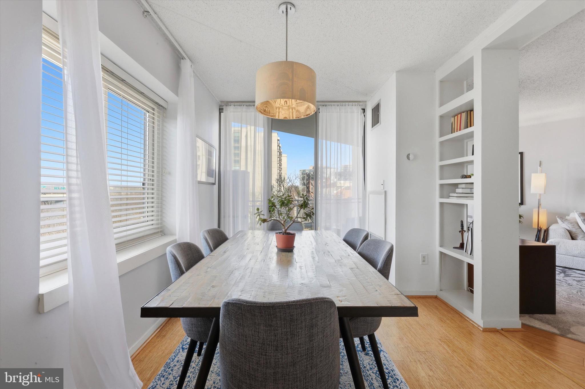 LOGAN SQUARE - Residential