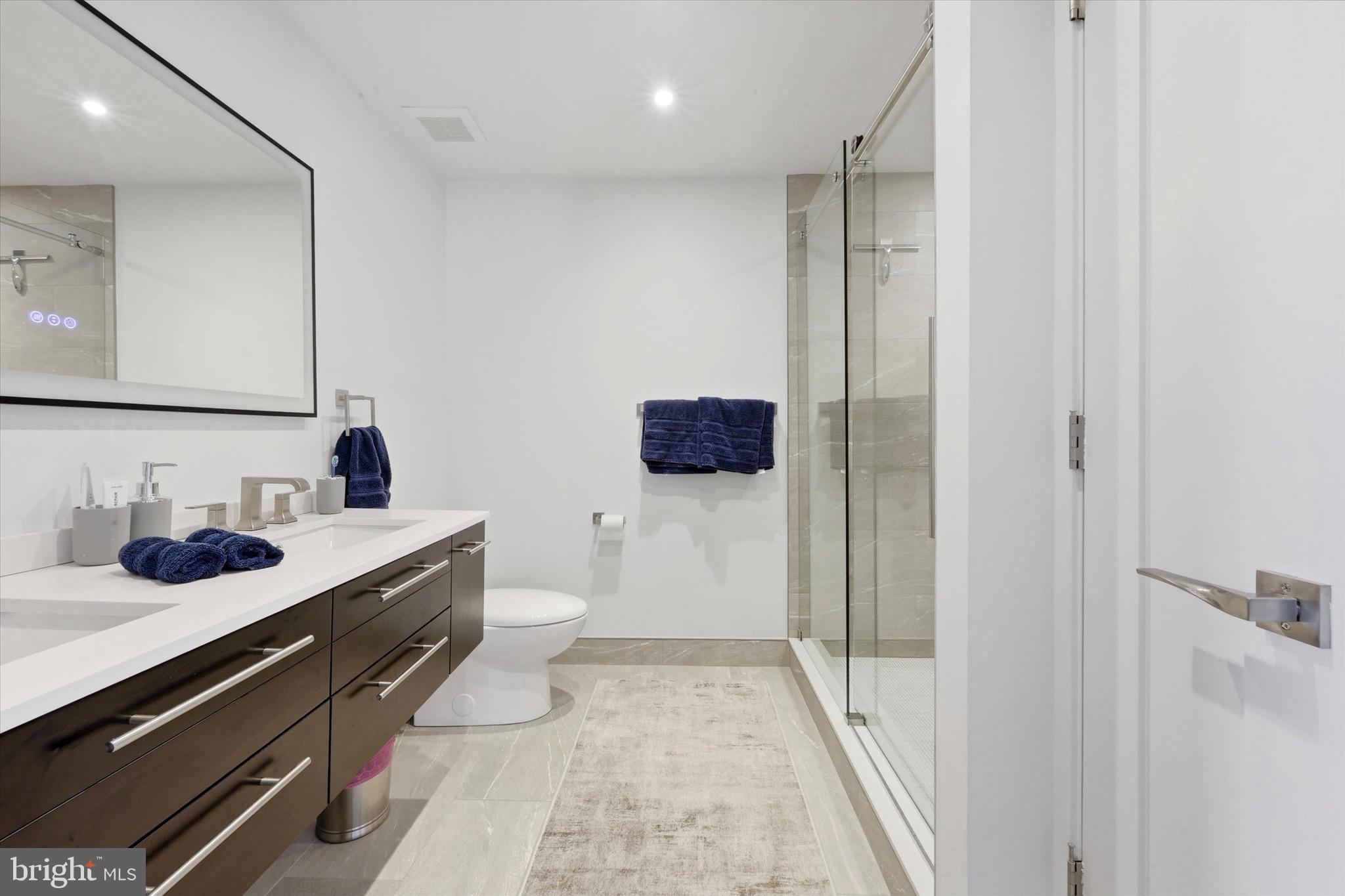 LOGAN SQUARE - Residential