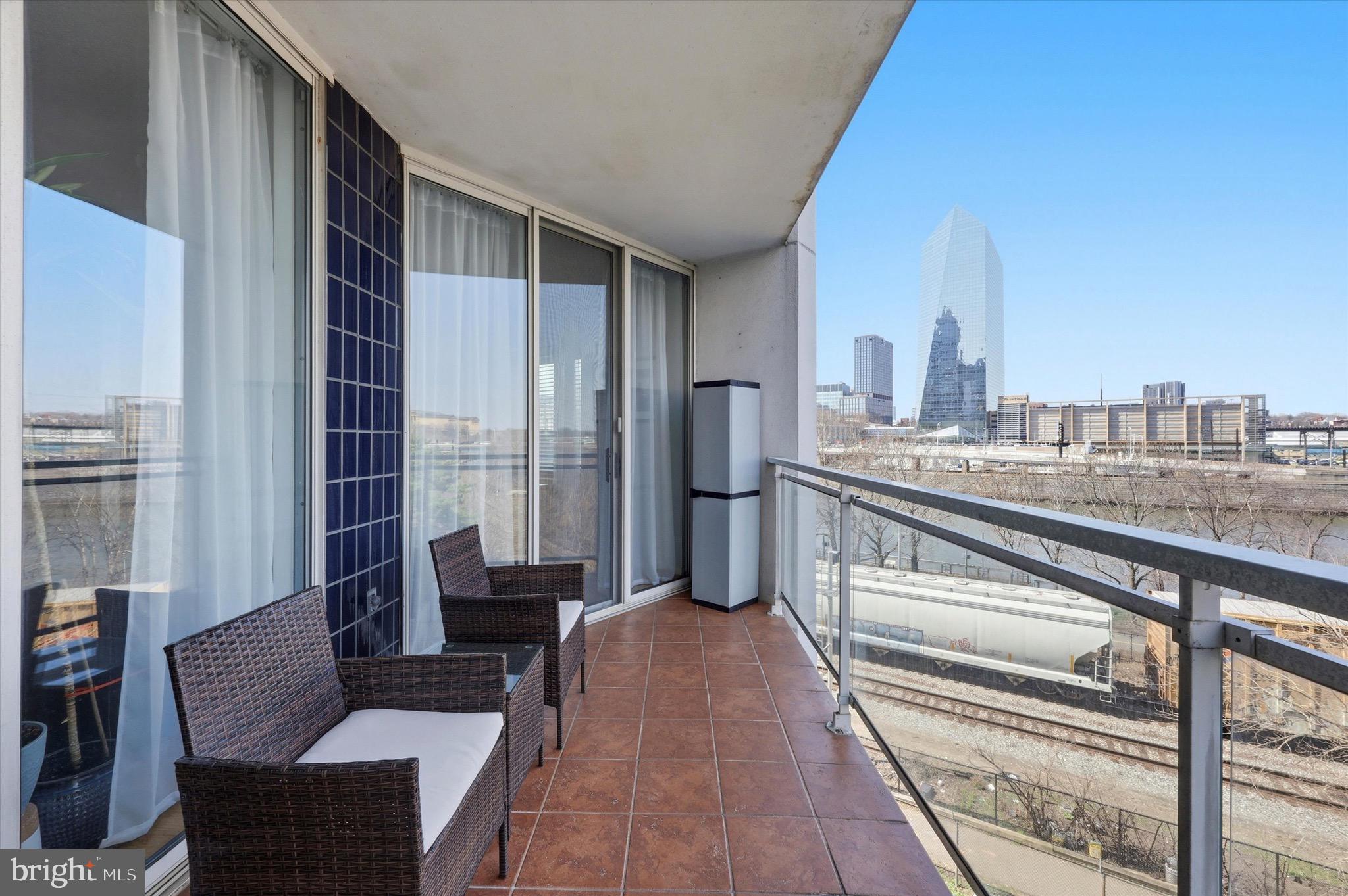 LOGAN SQUARE - Residential