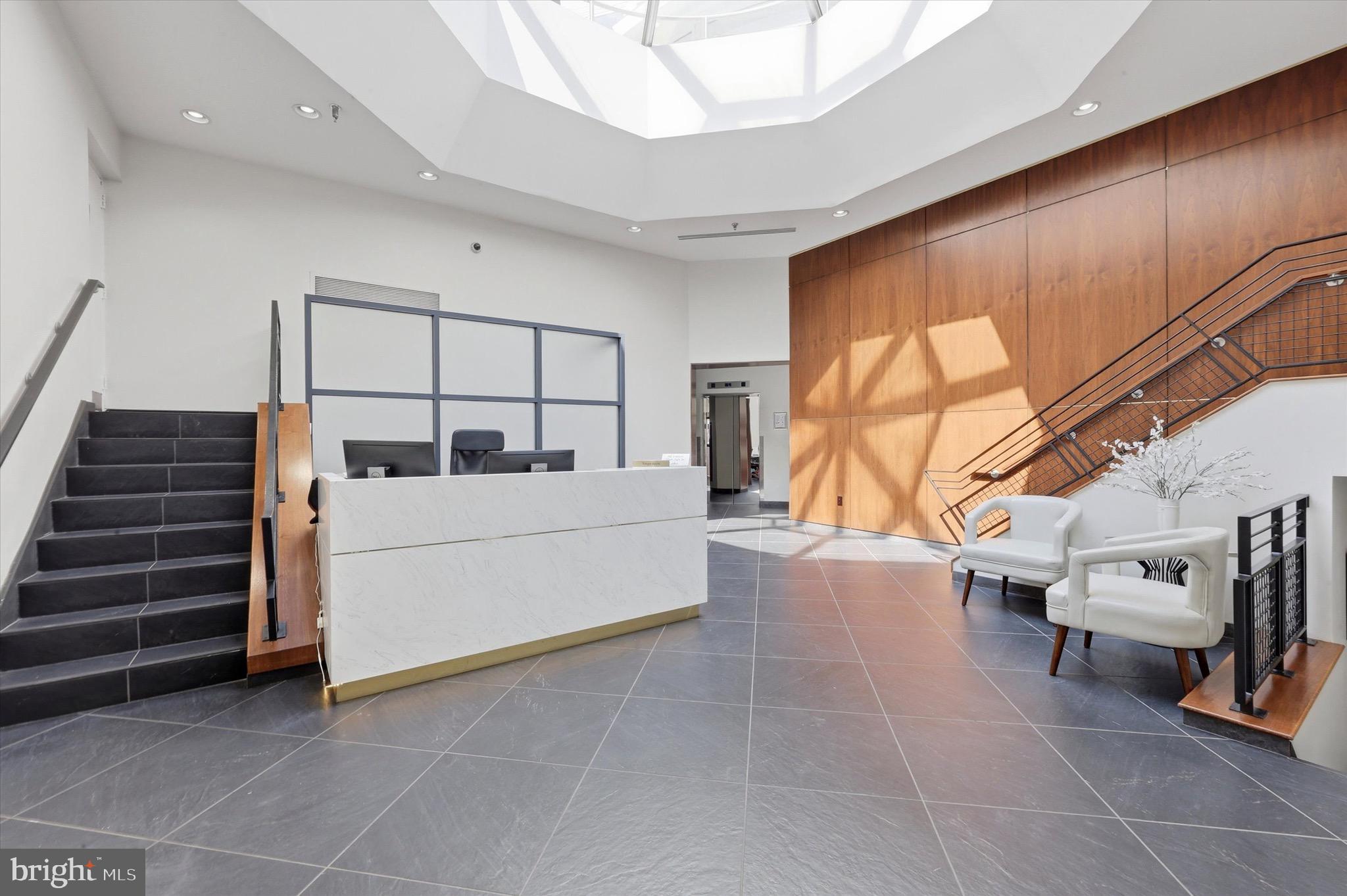 LOGAN SQUARE - Residential