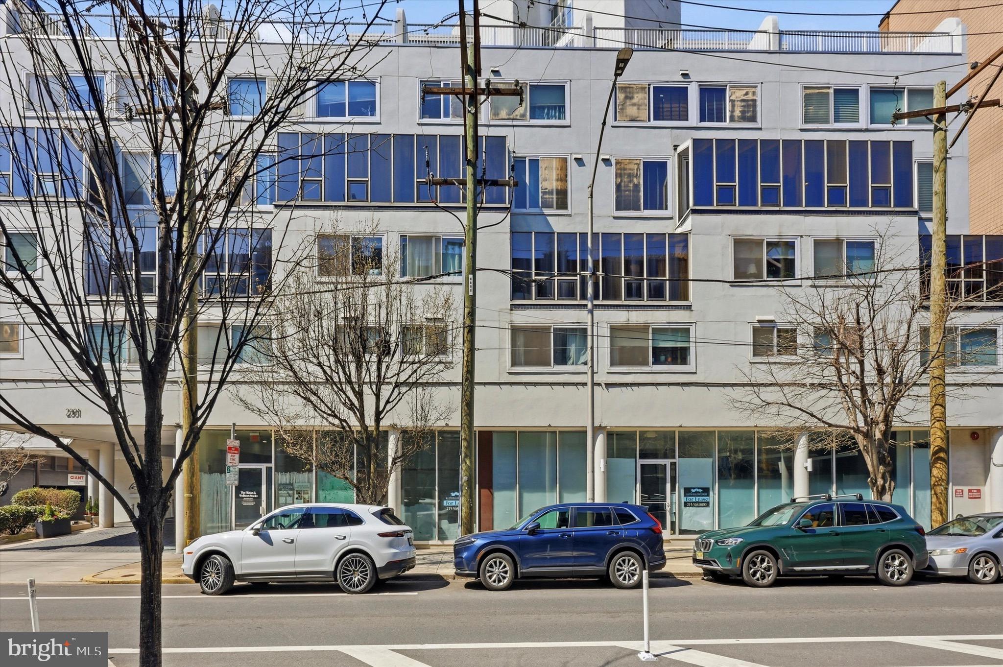 LOGAN SQUARE - Residential