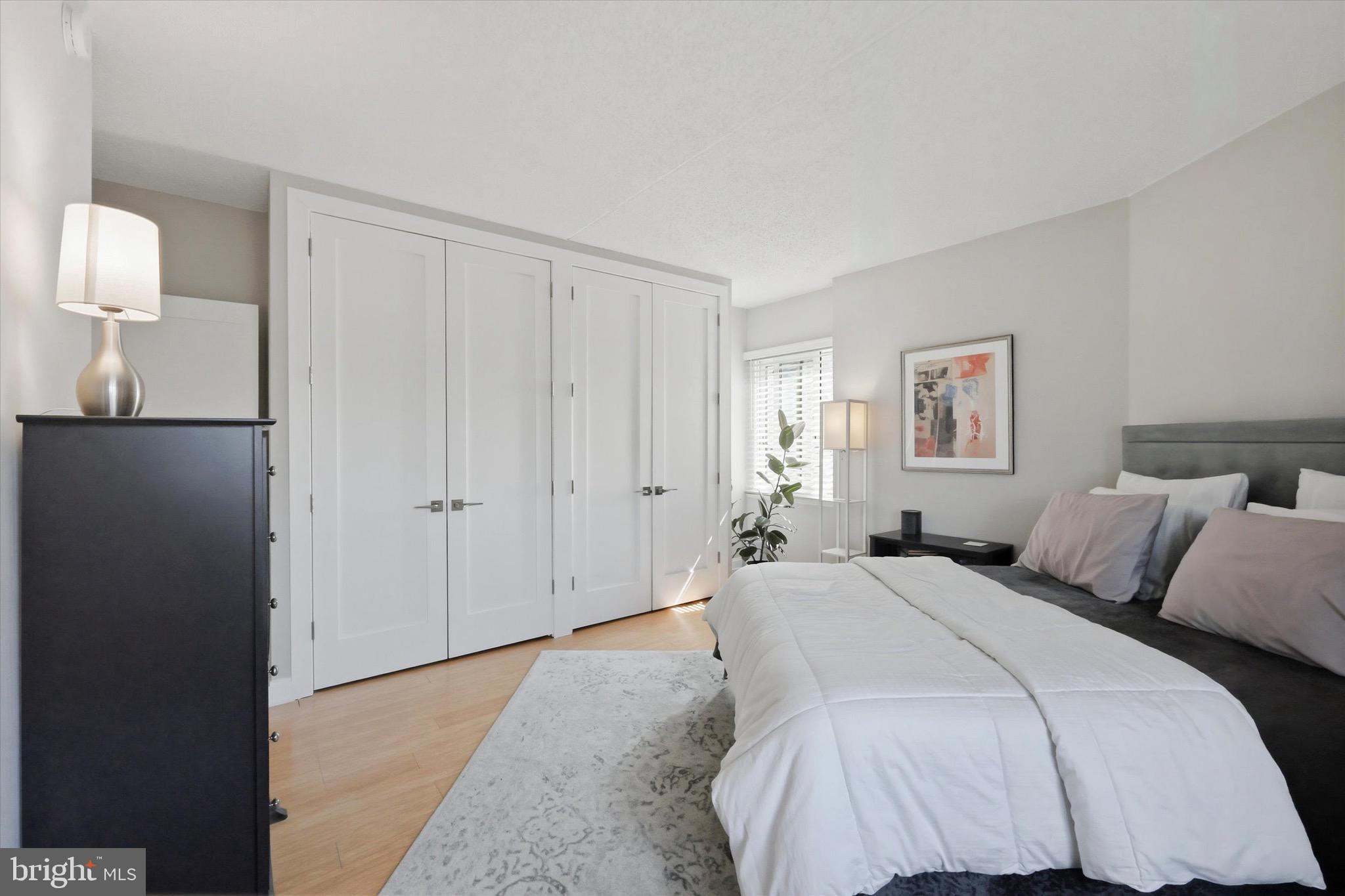 LOGAN SQUARE - Residential