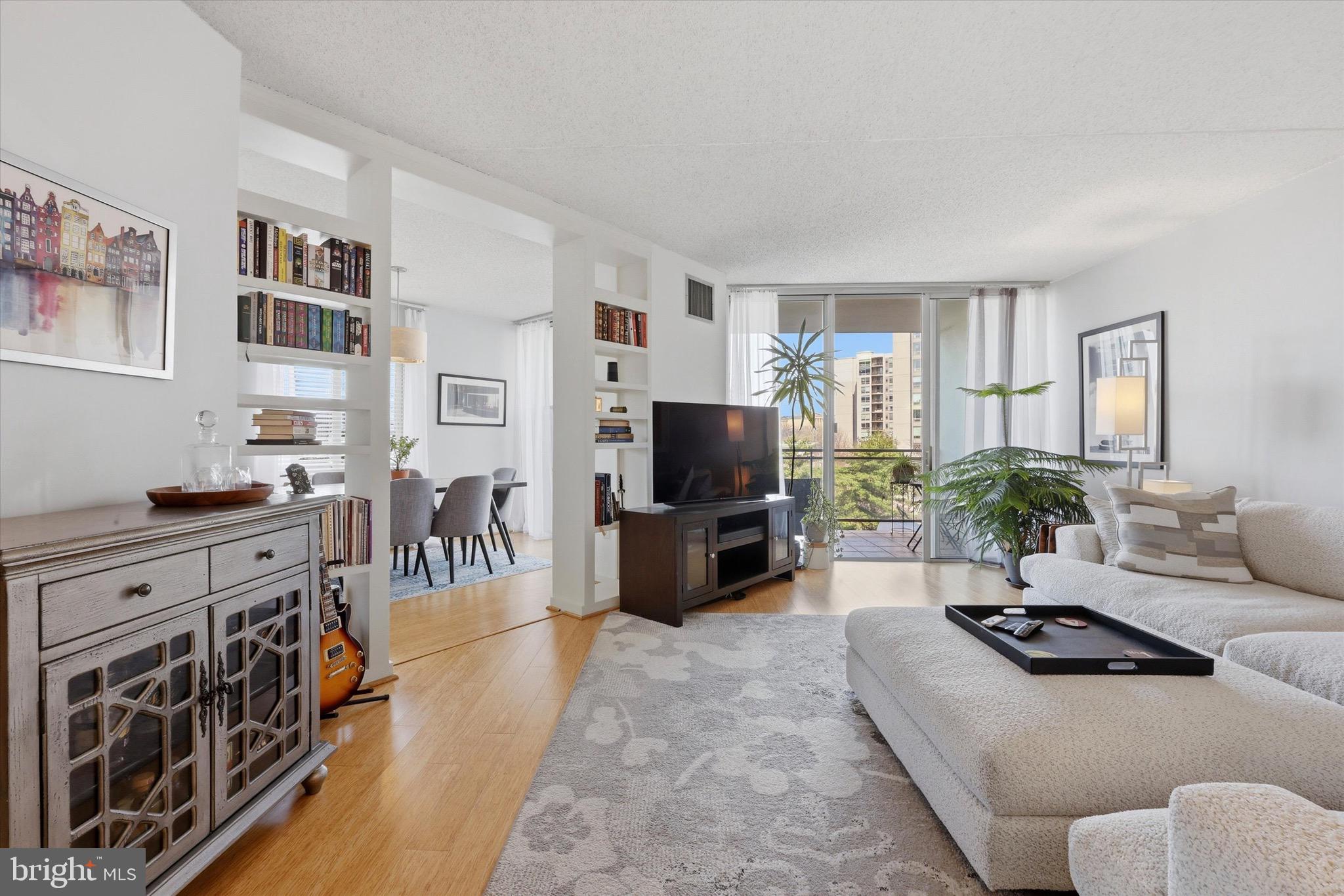 LOGAN SQUARE - Residential