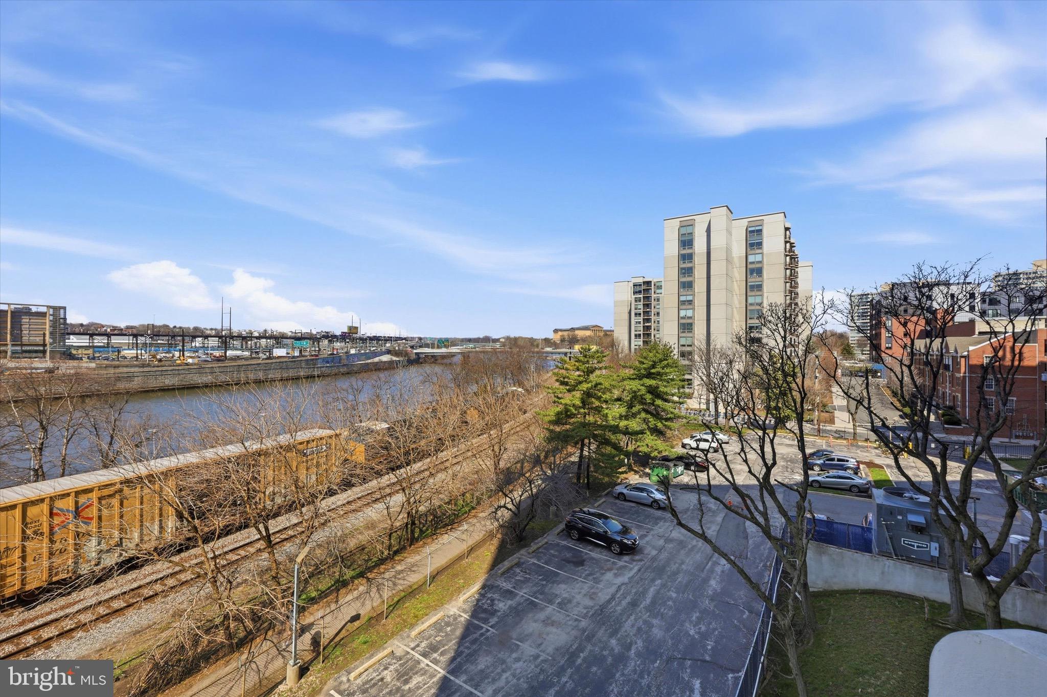 LOGAN SQUARE - Residential