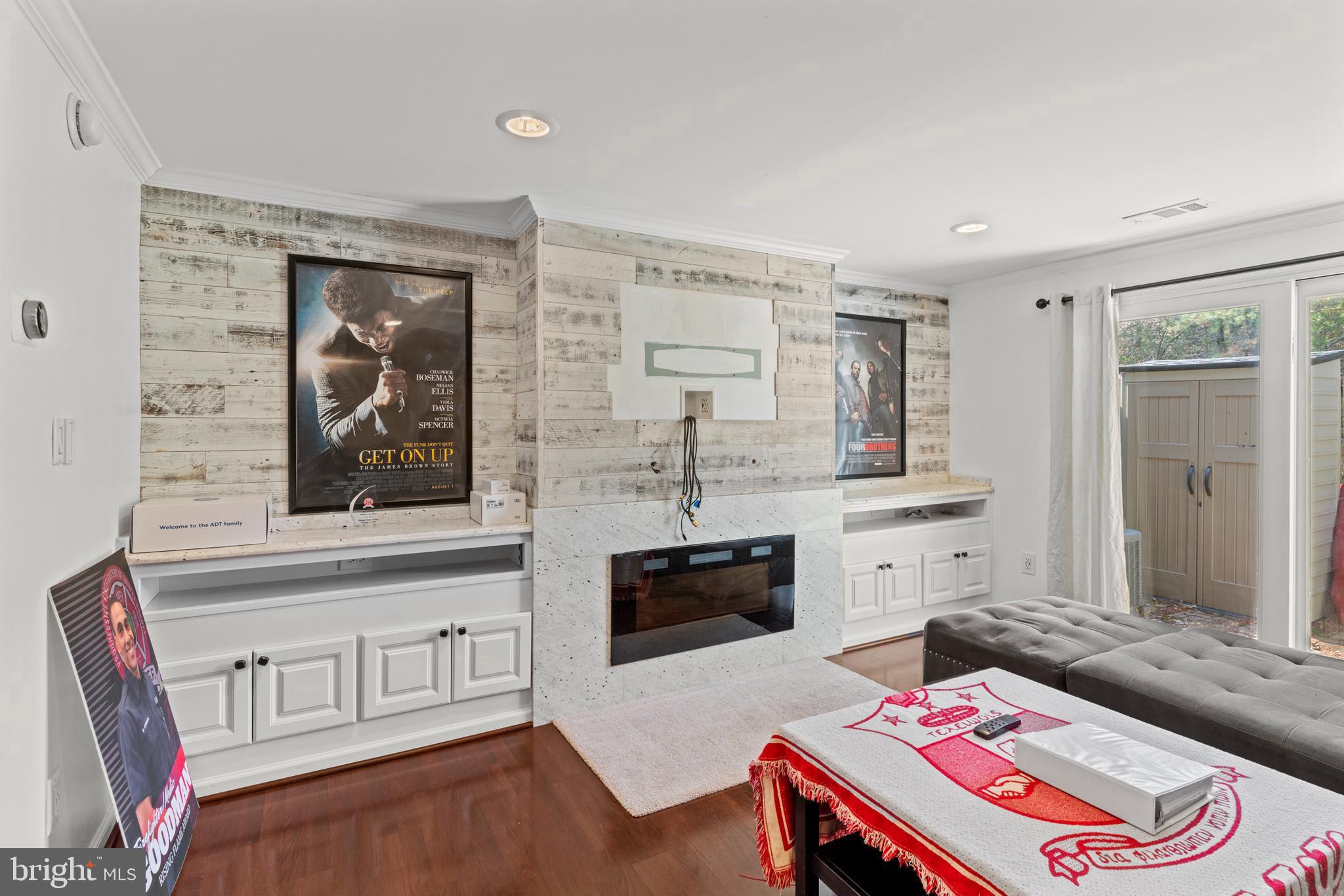 WINDMILL SQUARE - Residential Lease