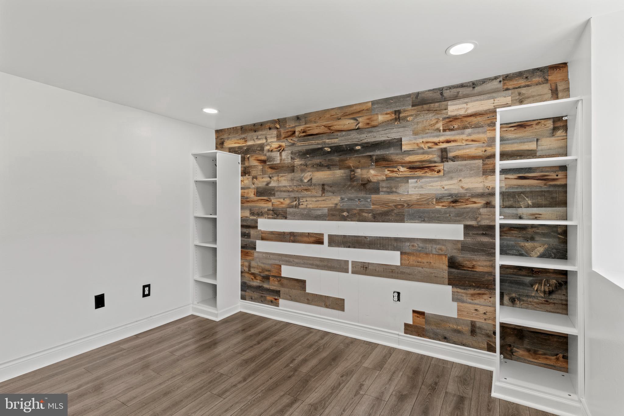 WINDMILL SQUARE - Residential Lease