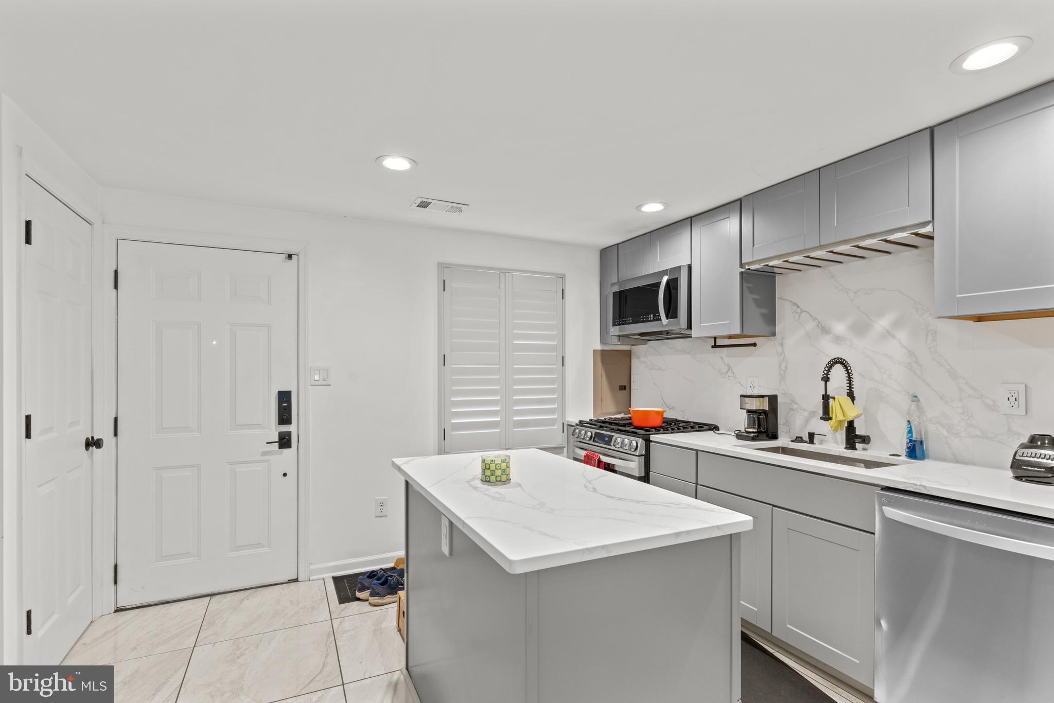 WINDMILL SQUARE - Residential Lease